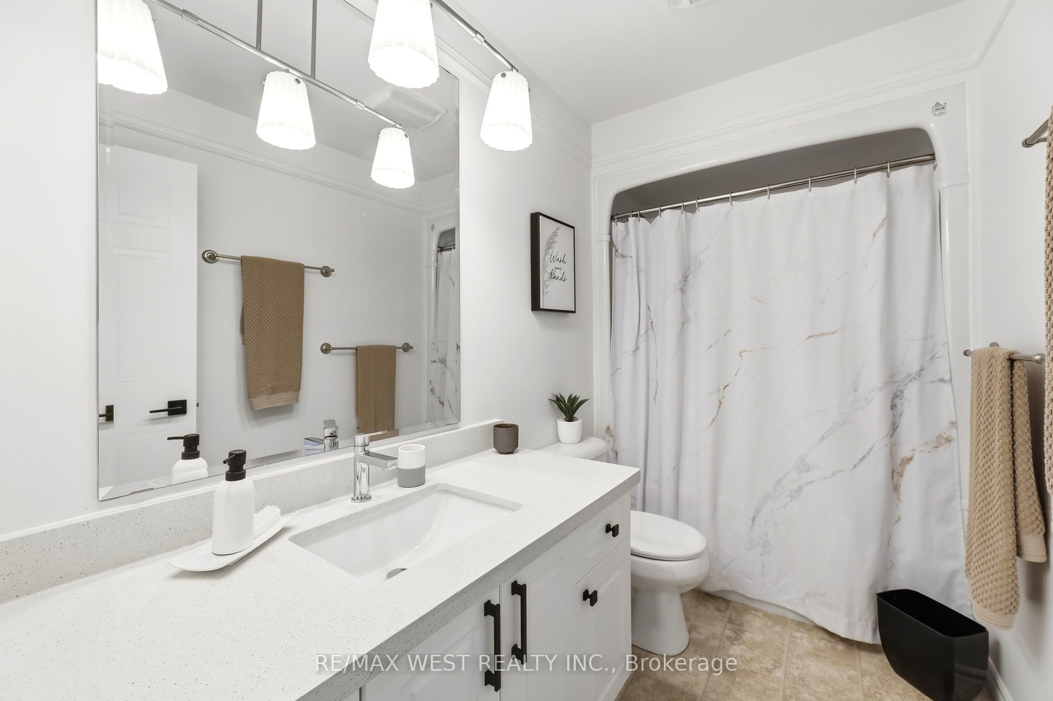 916 Silversmith Street Property Photo 7