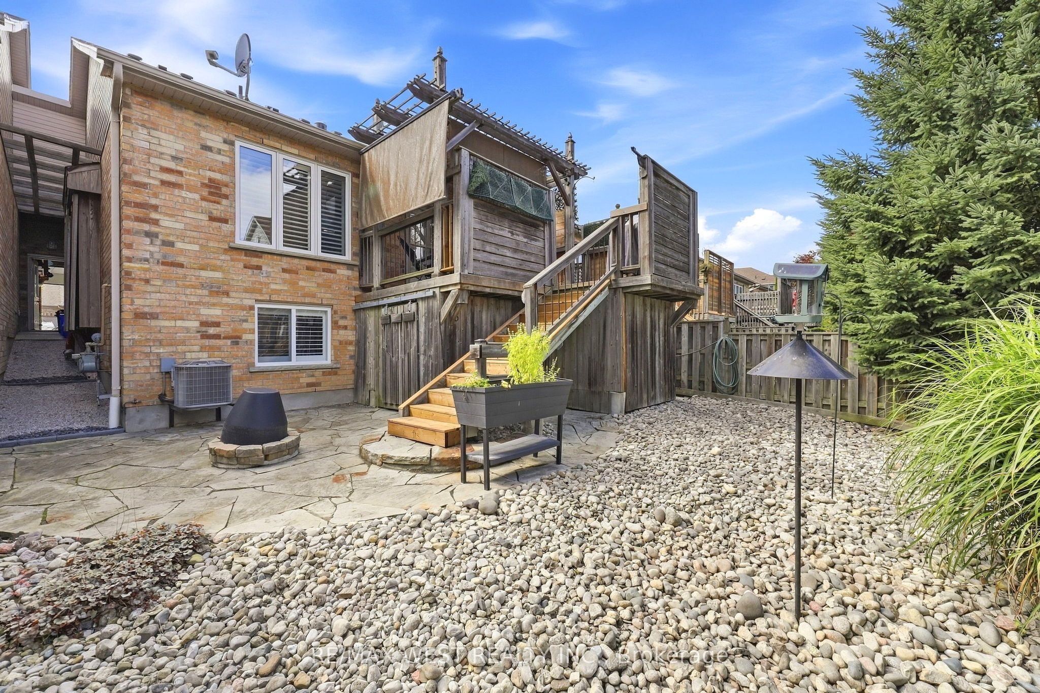 916 Silversmith Street Property Photo 12