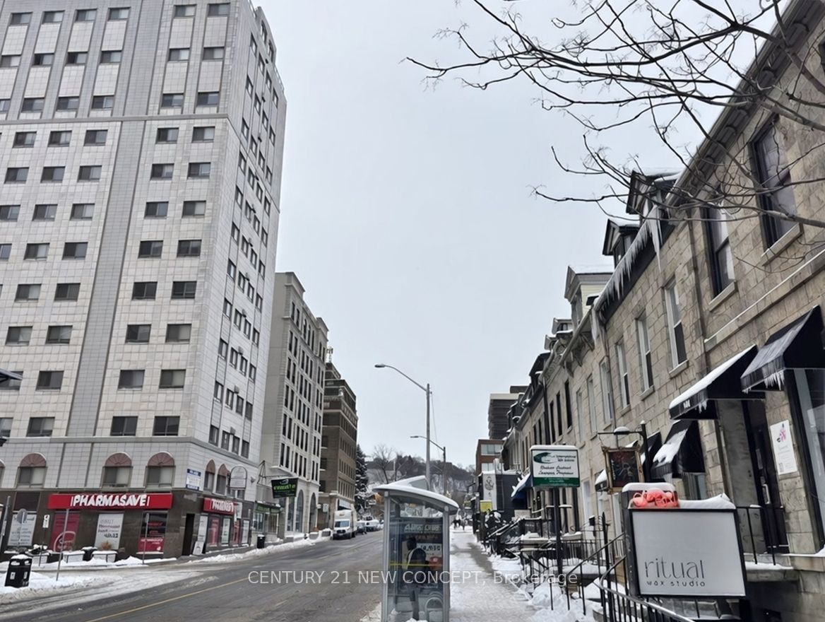 146 James Street S Main & Bsmt Property Photo 25
