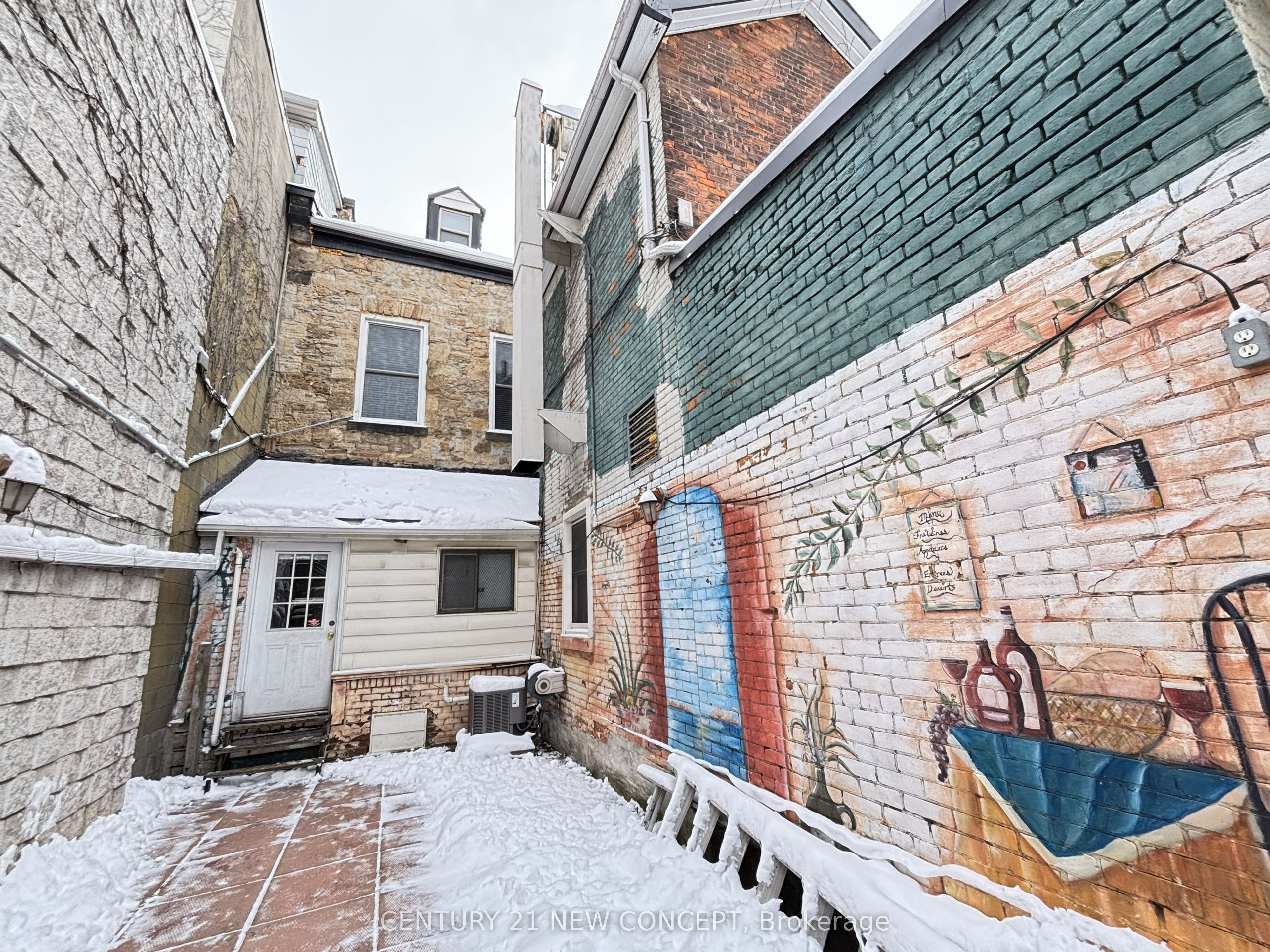 146 James Street S Property Photo 3