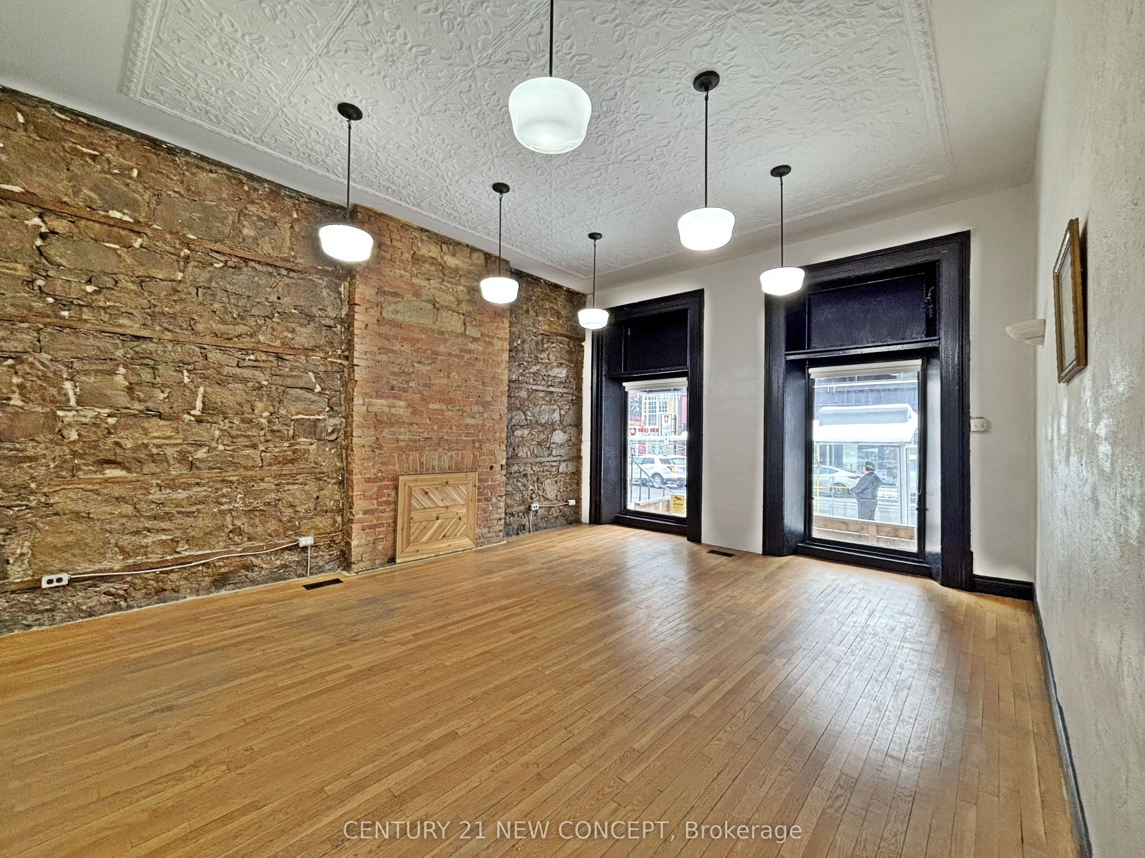 146 James Street S Property Photo 8