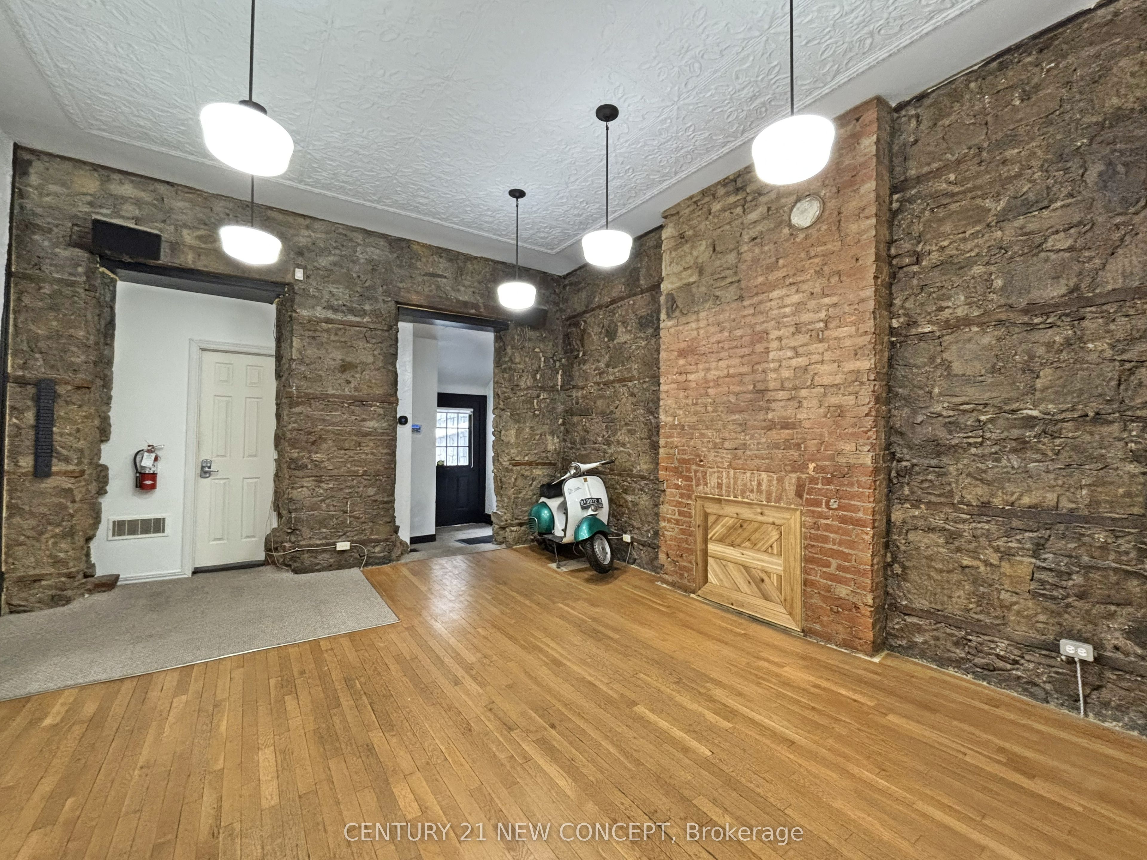 146 James Street S Property Photo 9