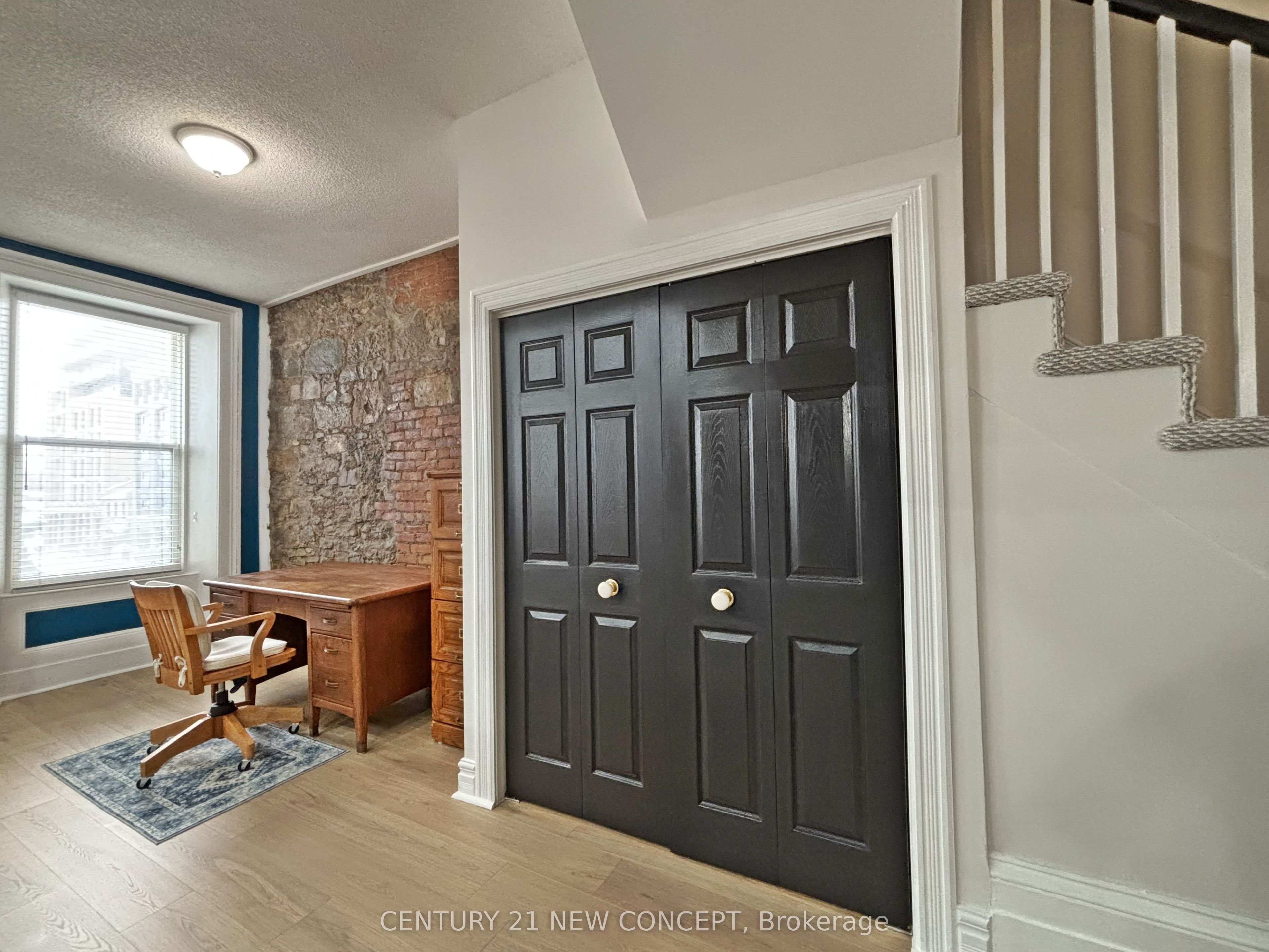 146 James Street S Property Photo 14