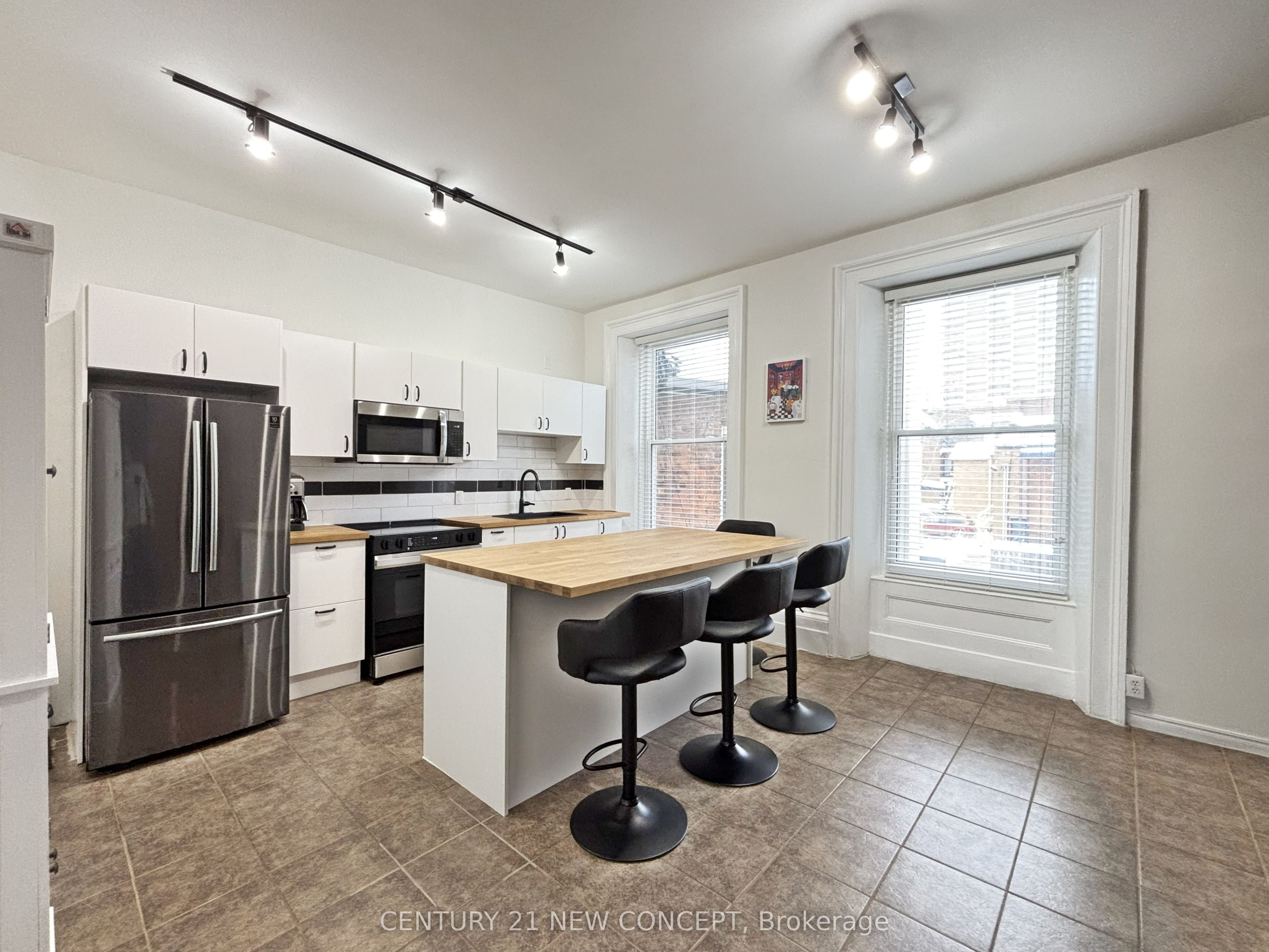 146 James Street S Property Photo 15