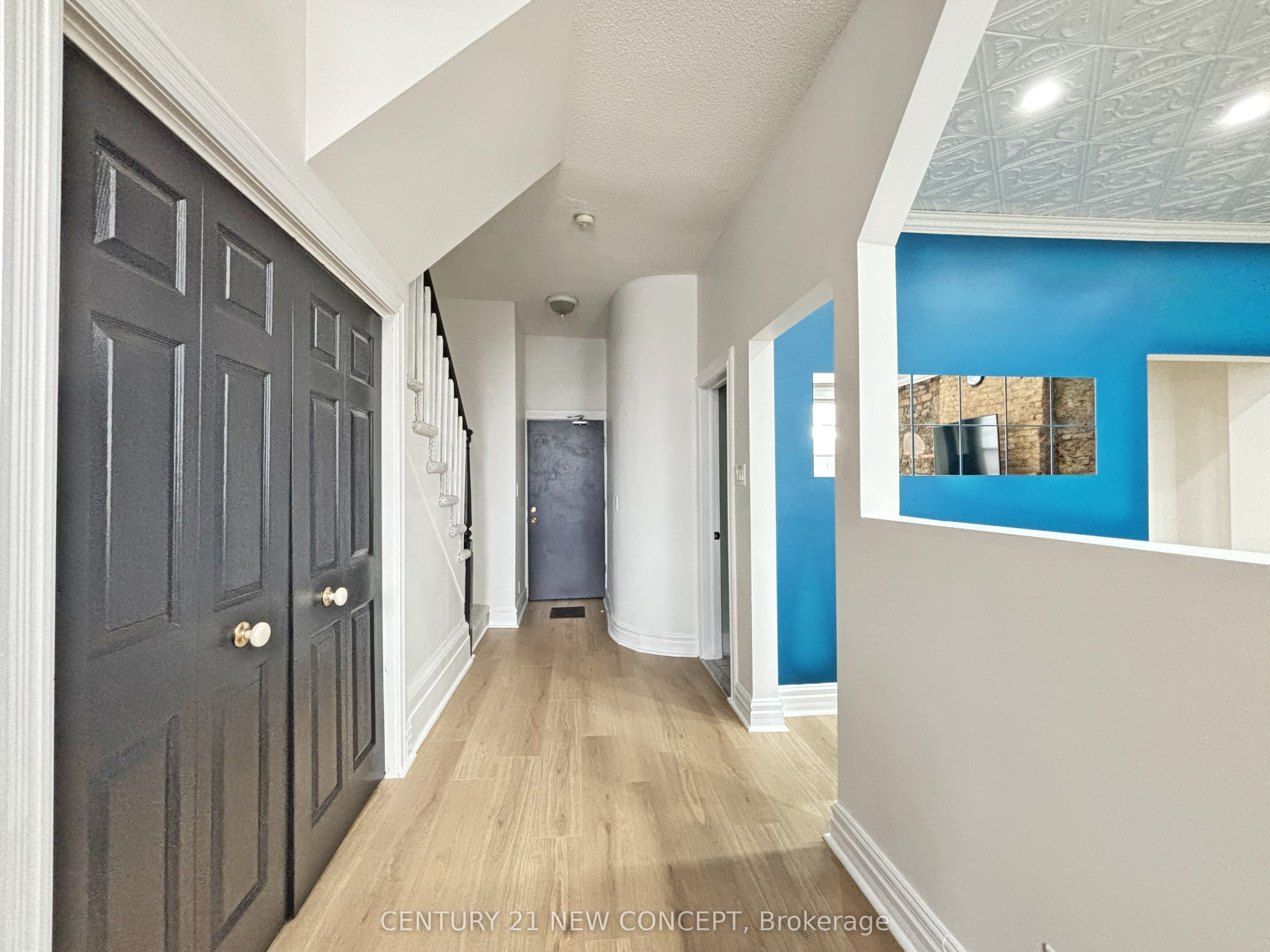 146 James Street S Property Photo 18