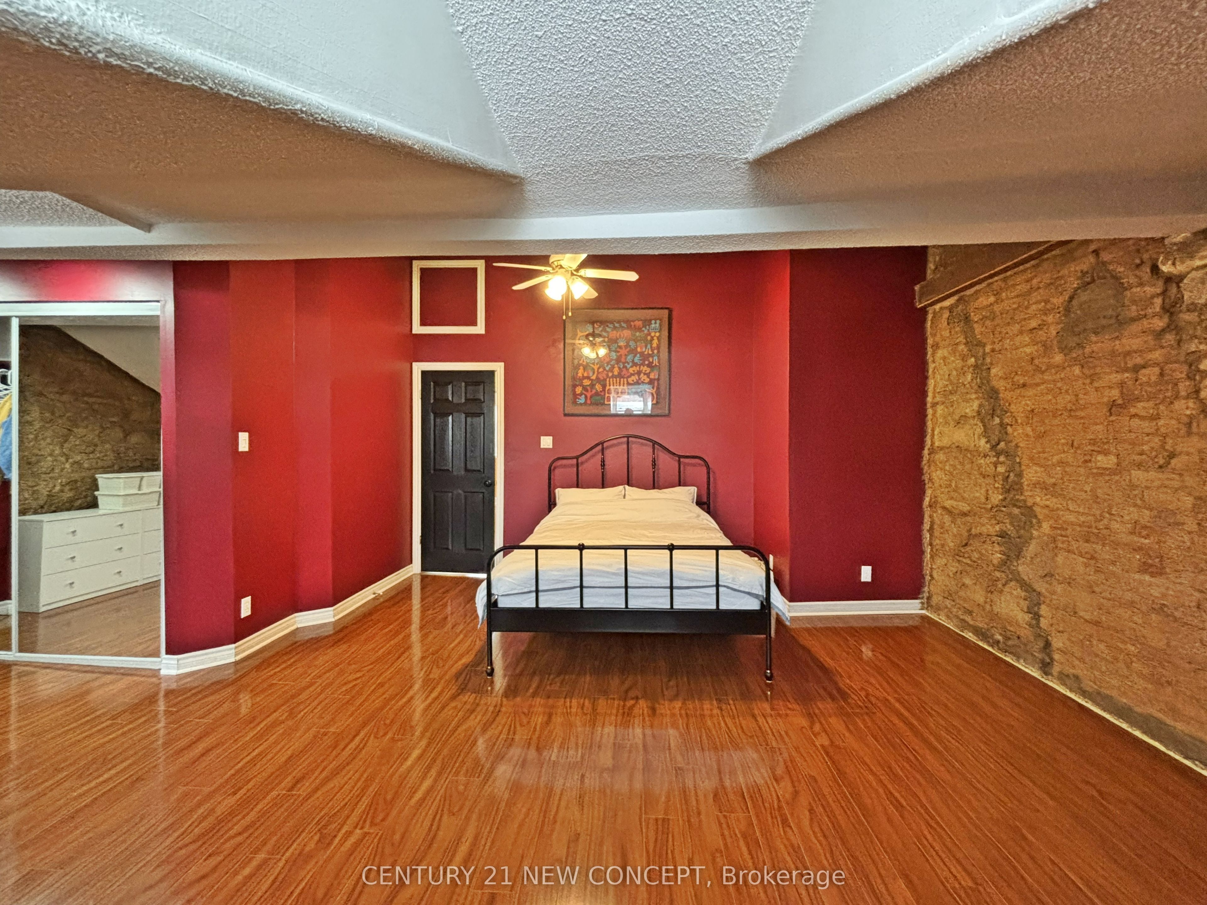 146 James Street S Property Photo 21