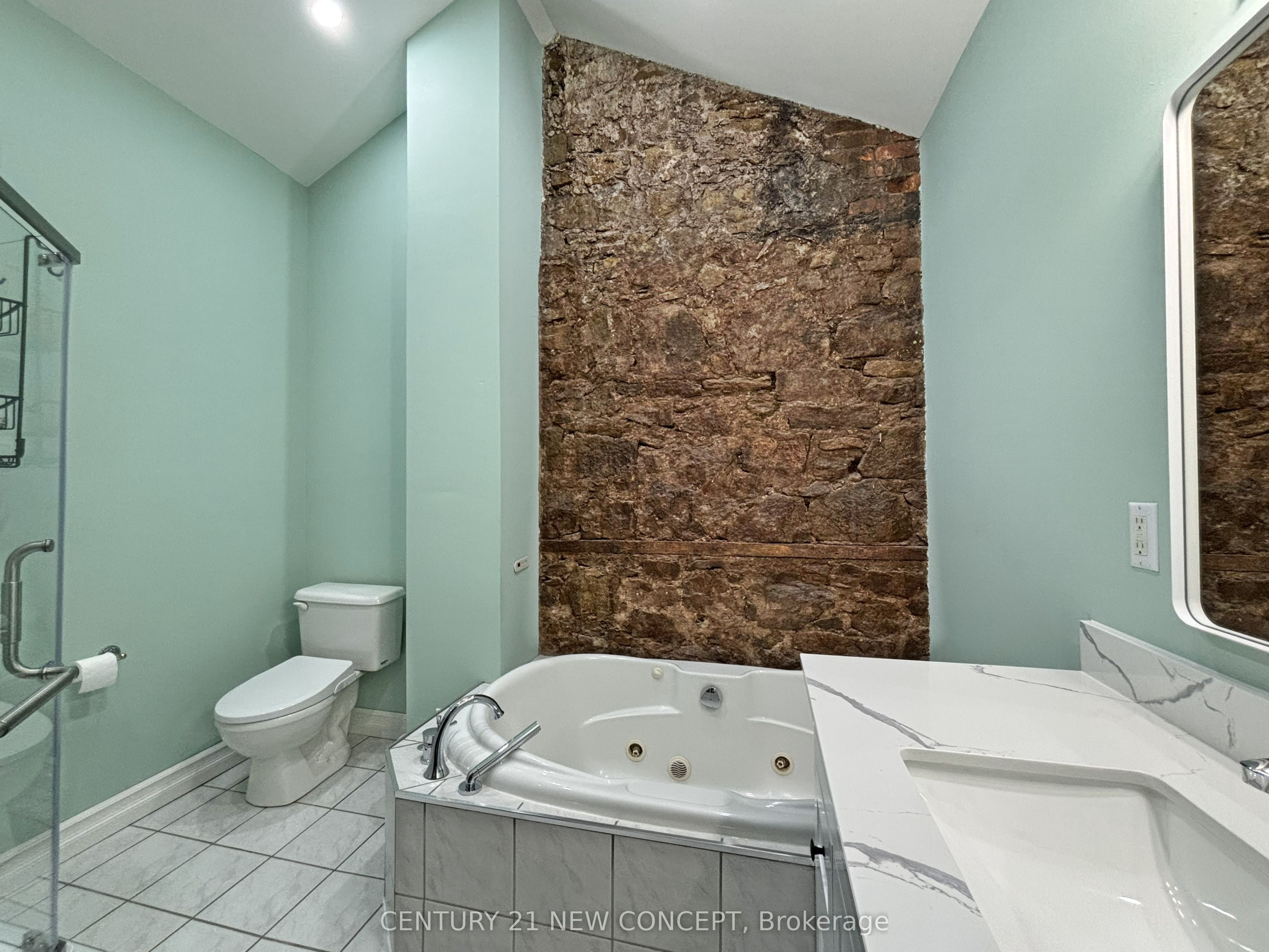 146 James Street S Property Photo 26