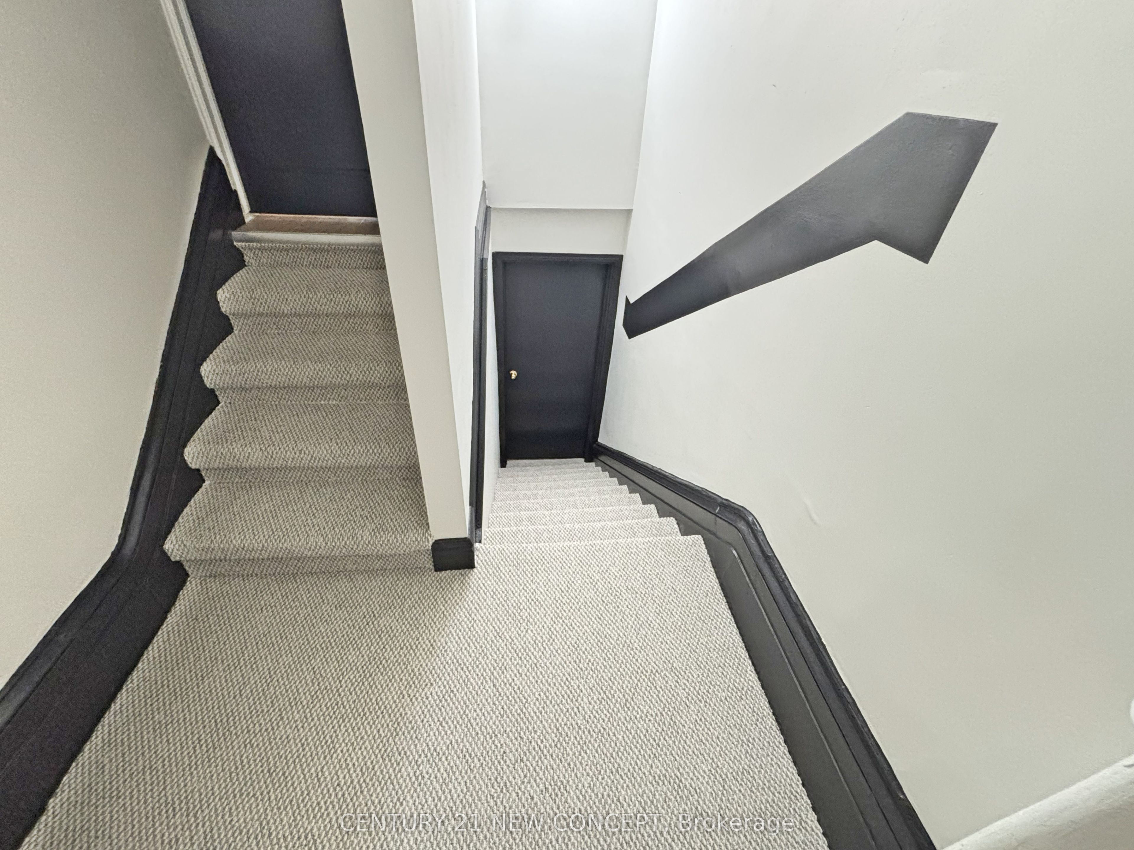 146 James Street S Property Photo 27
