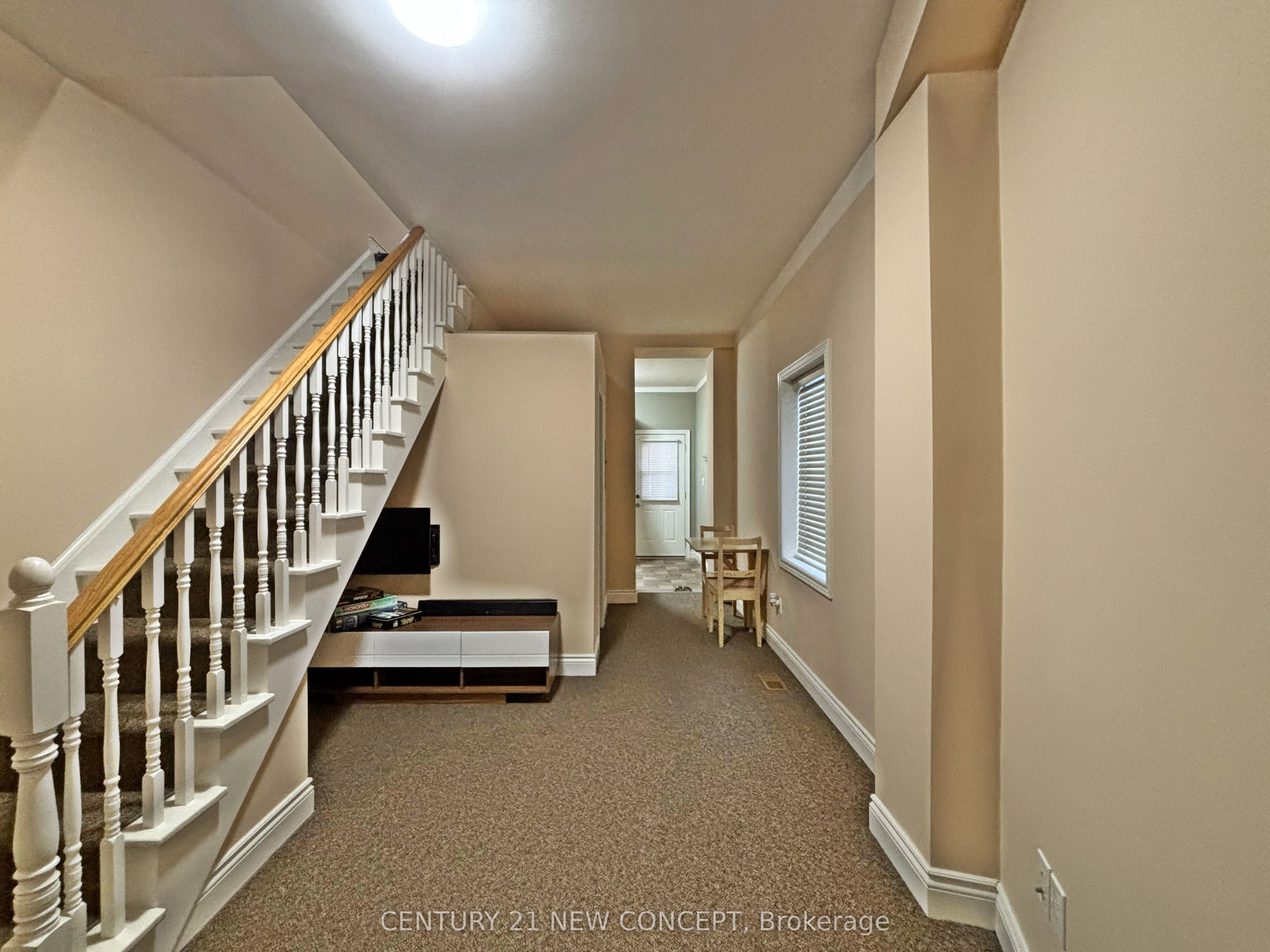 146 James Street S Property Photo 30