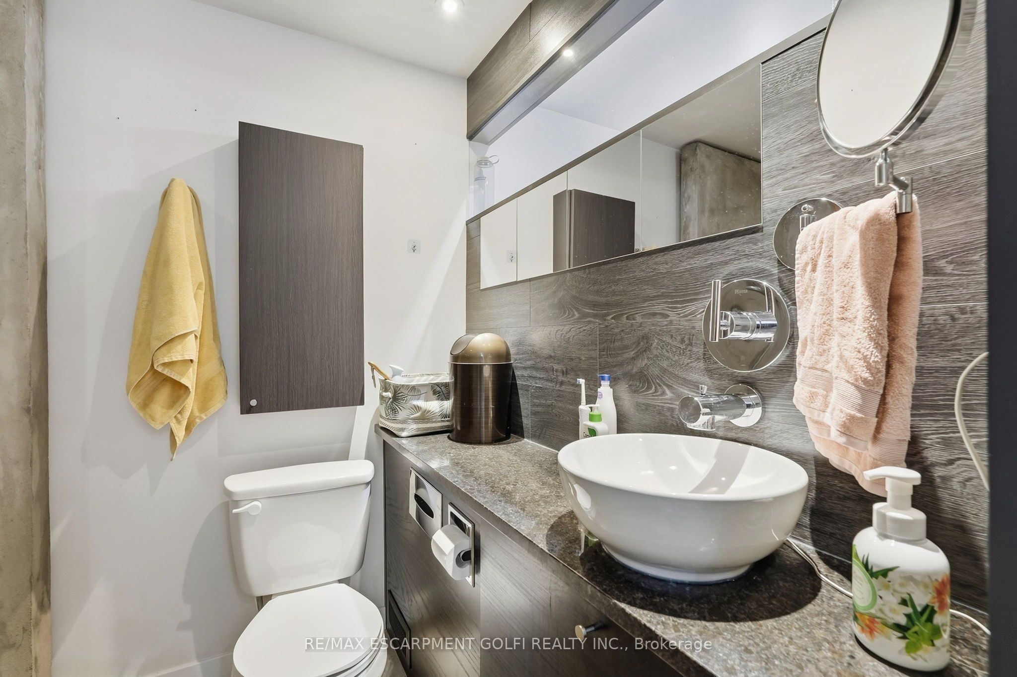 41 Spring Street Property Photo 16