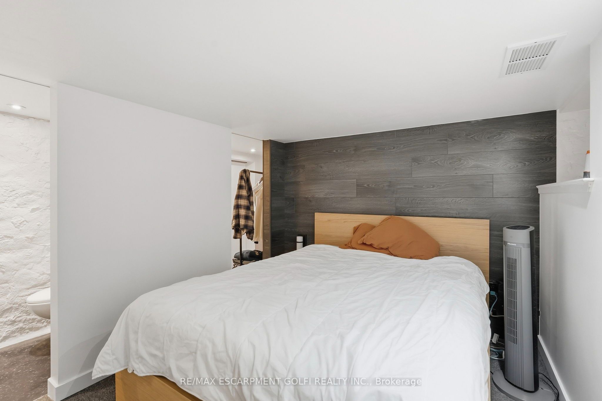 41 Spring Street Property Photo 18