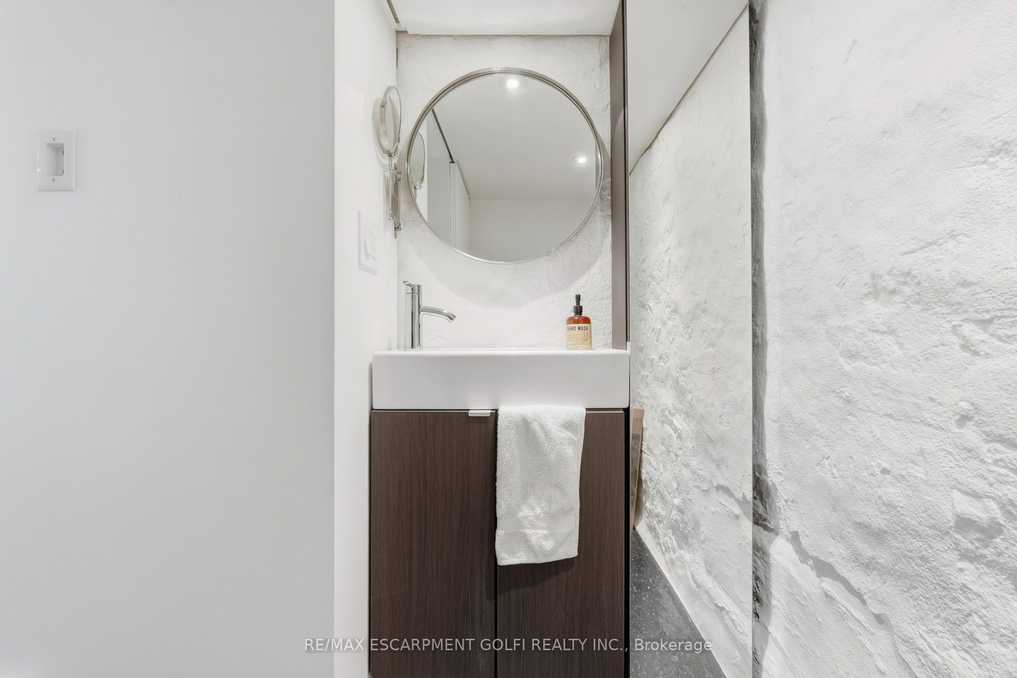 41 Spring Street Property Photo 19