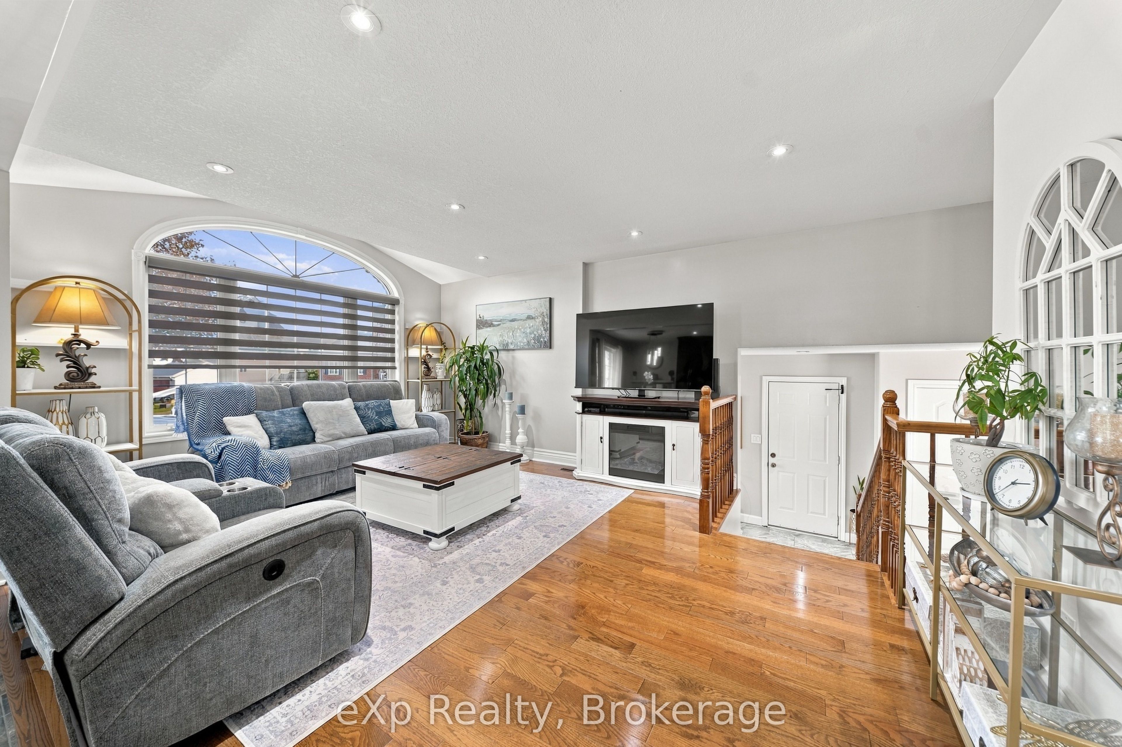10 Christopher Court Property Photo 6