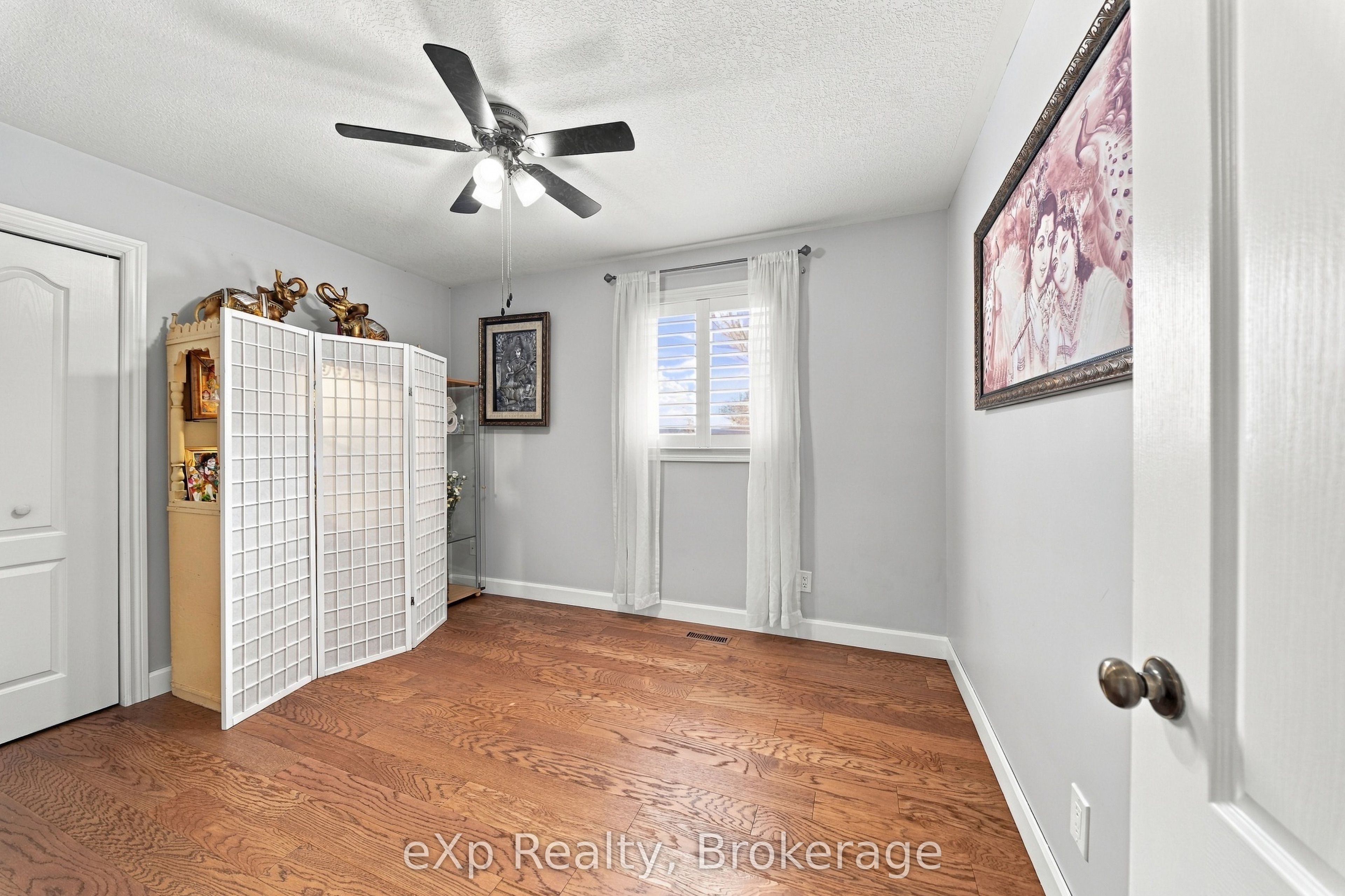 10 Christopher Court Property Photo 14