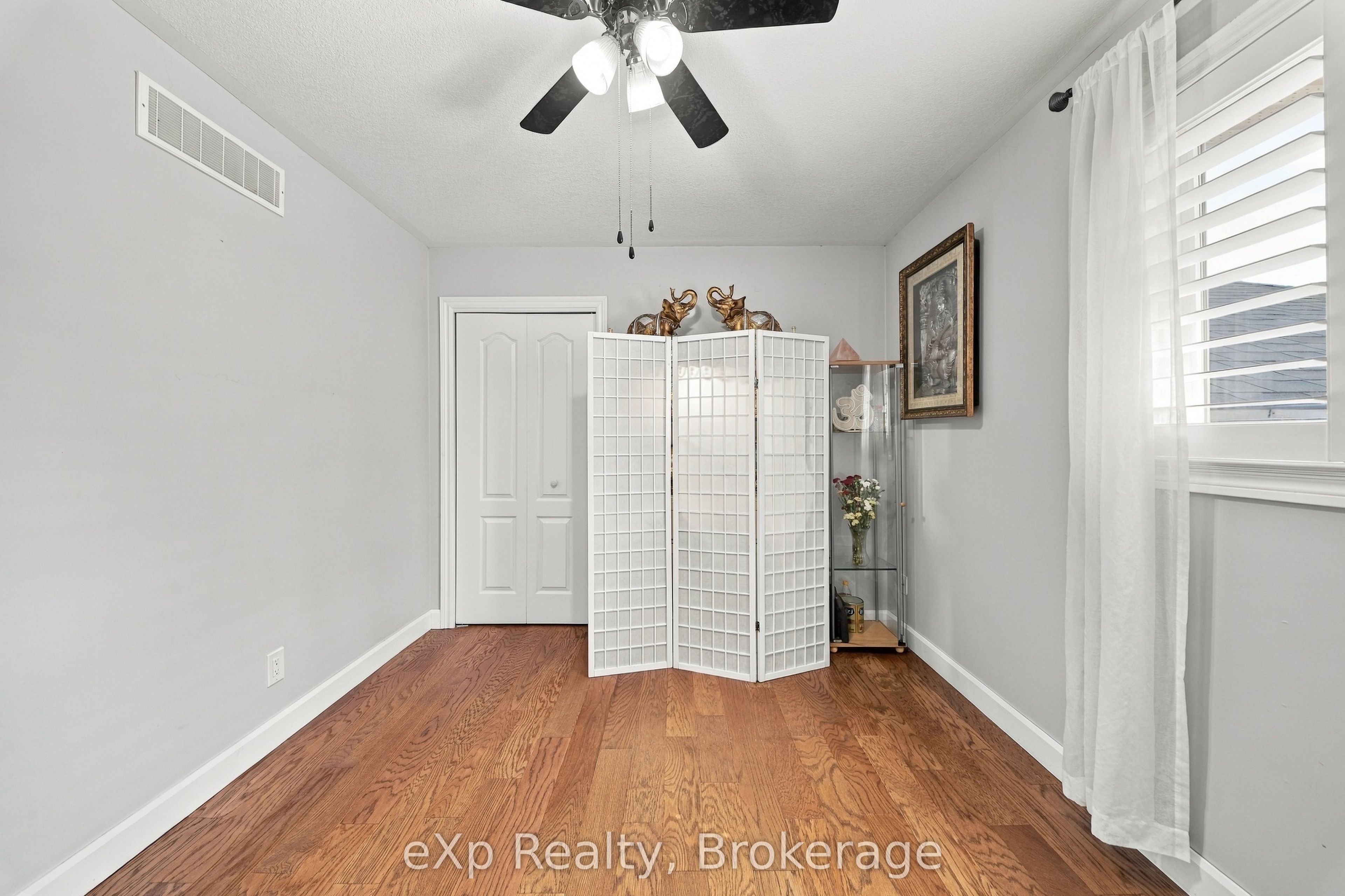 10 Christopher Court Property Photo 15