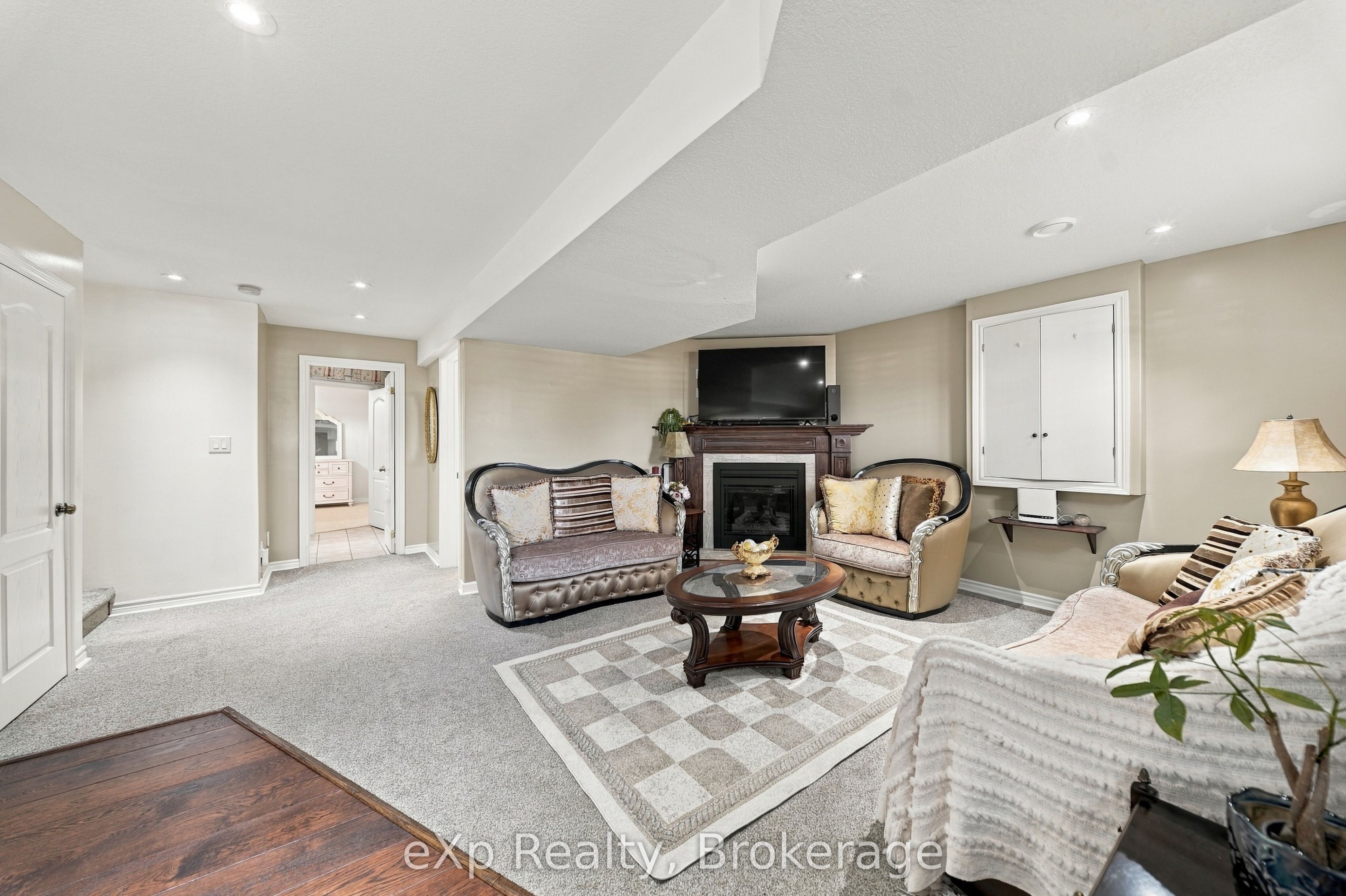 10 Christopher Court Property Photo 22