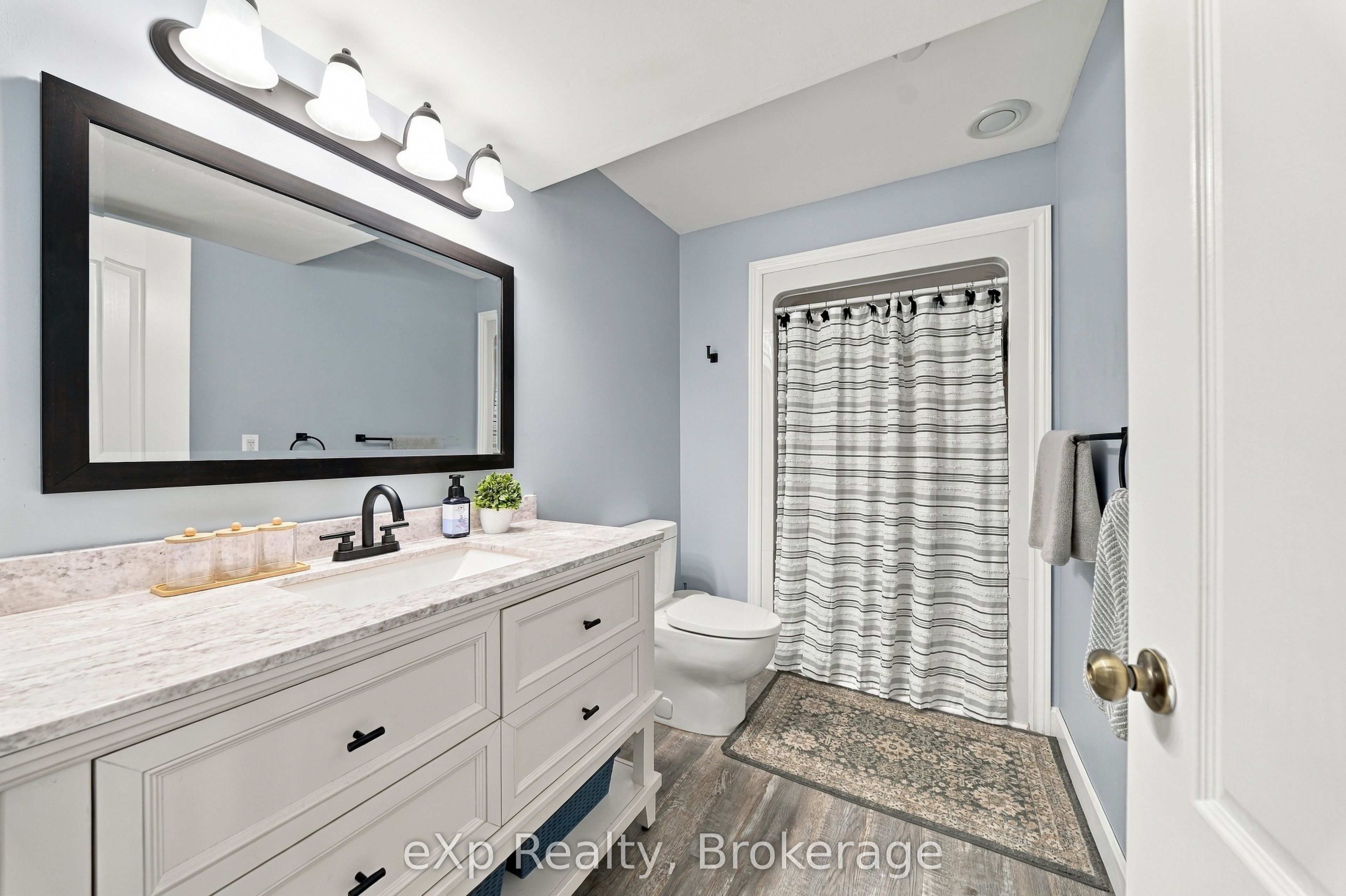 10 Christopher Court Property Photo 25