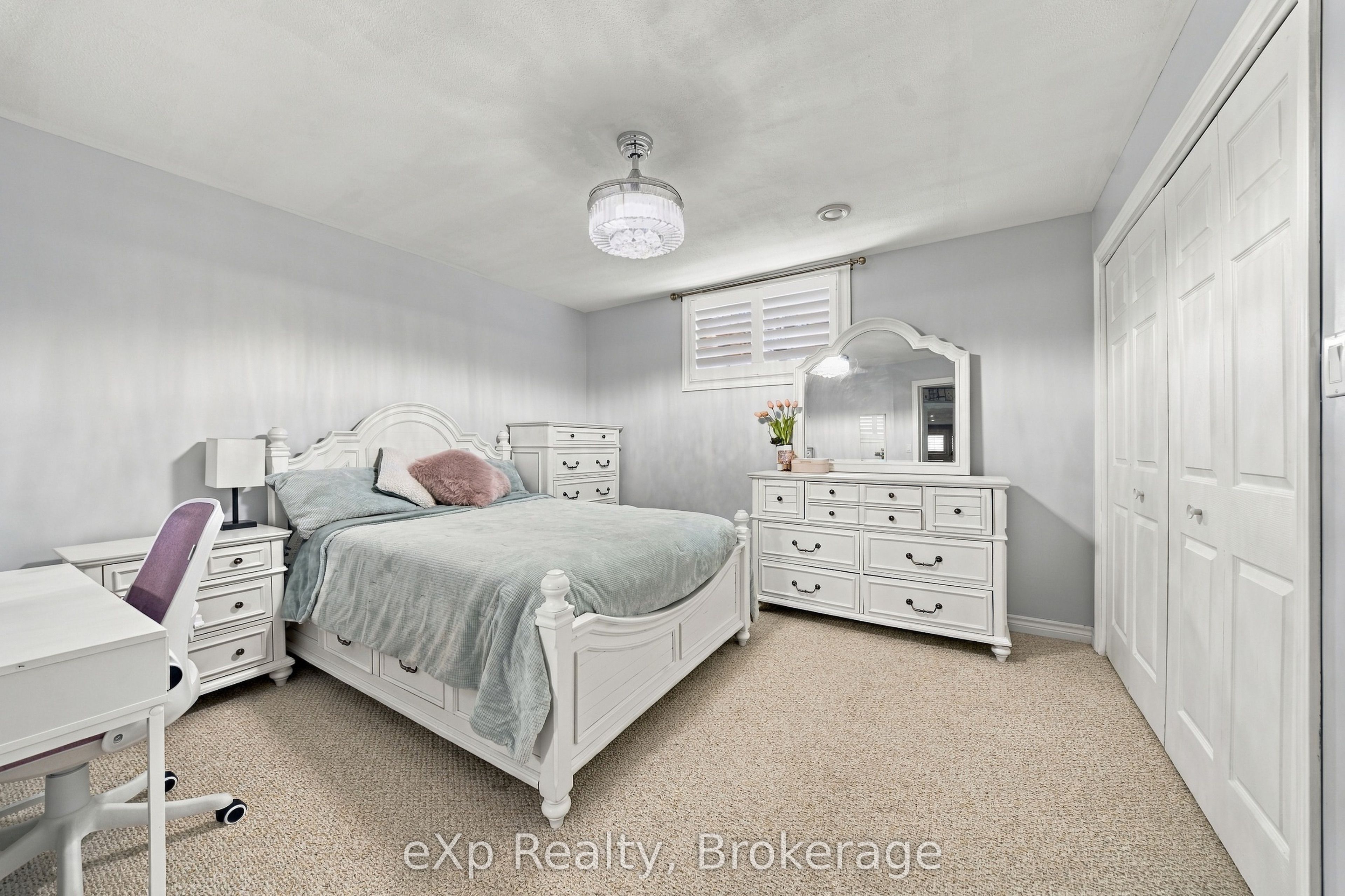 10 Christopher Court Property Photo 28