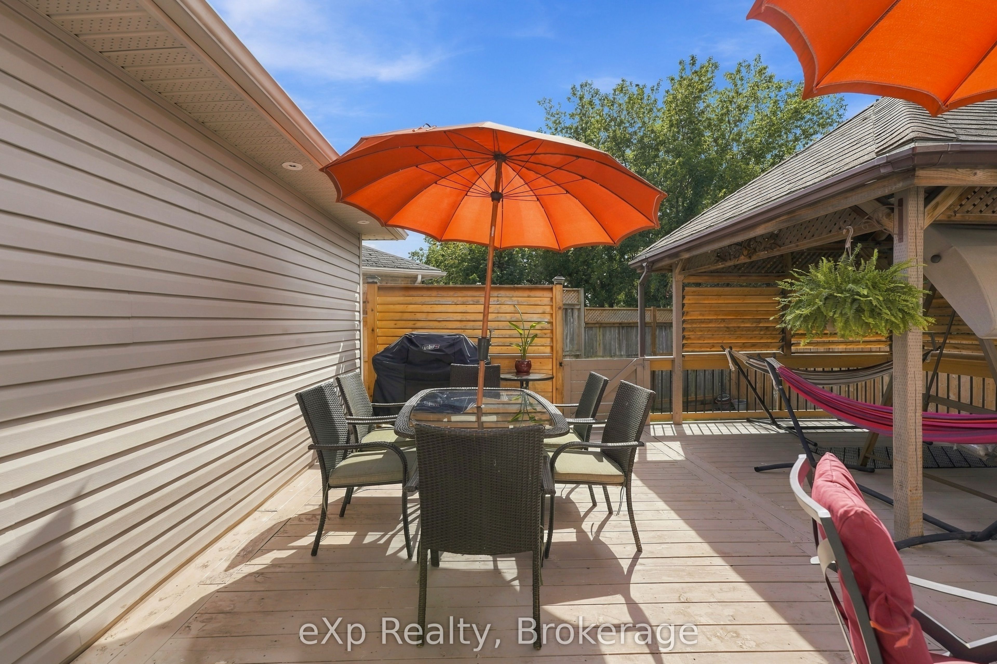 10 Christopher Court Property Photo 32