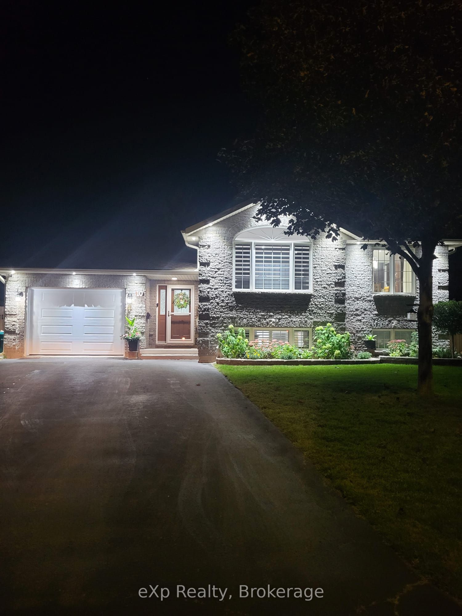 10 Christopher Court Property Photo 38