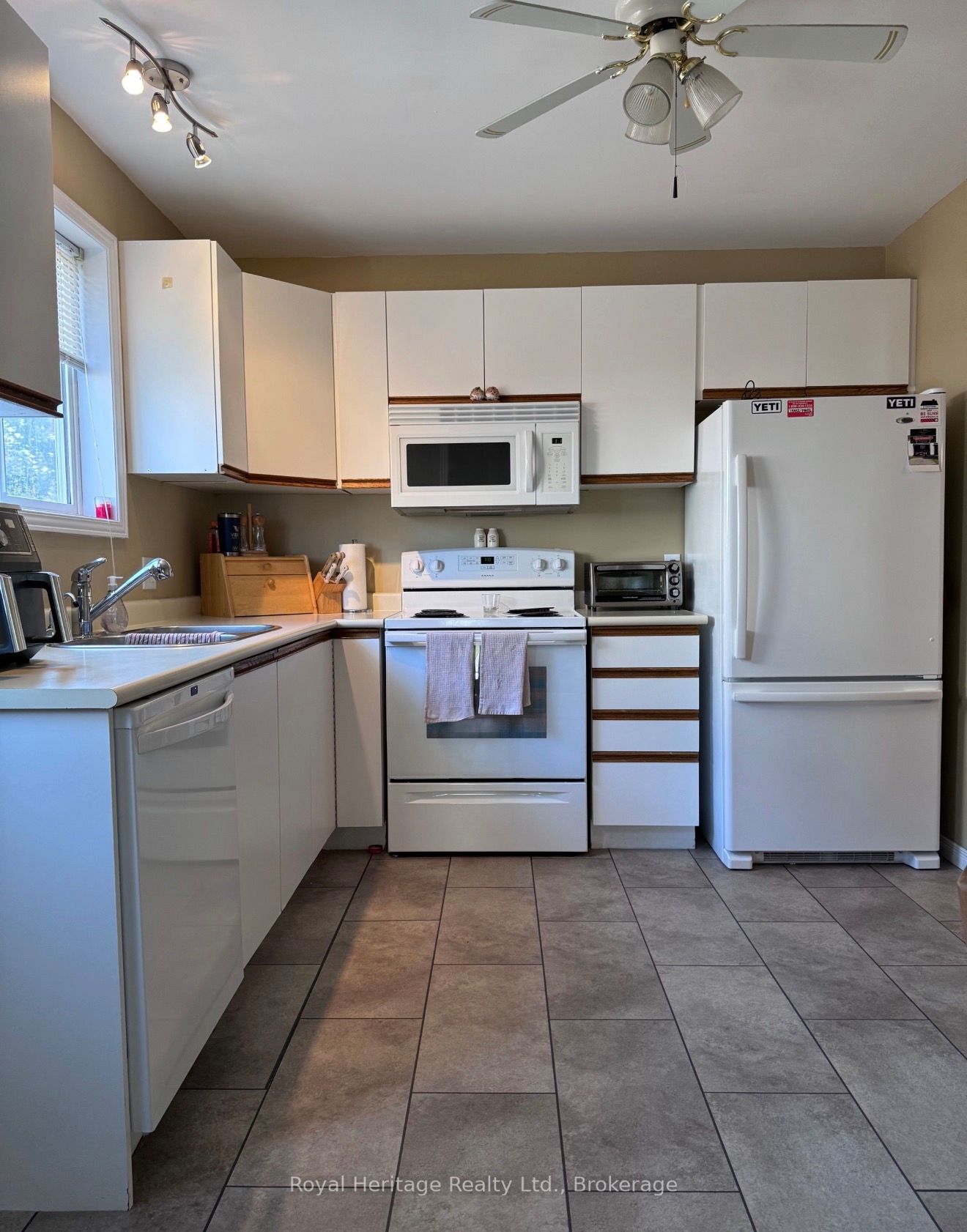 7 Lang Court Property Photo 4