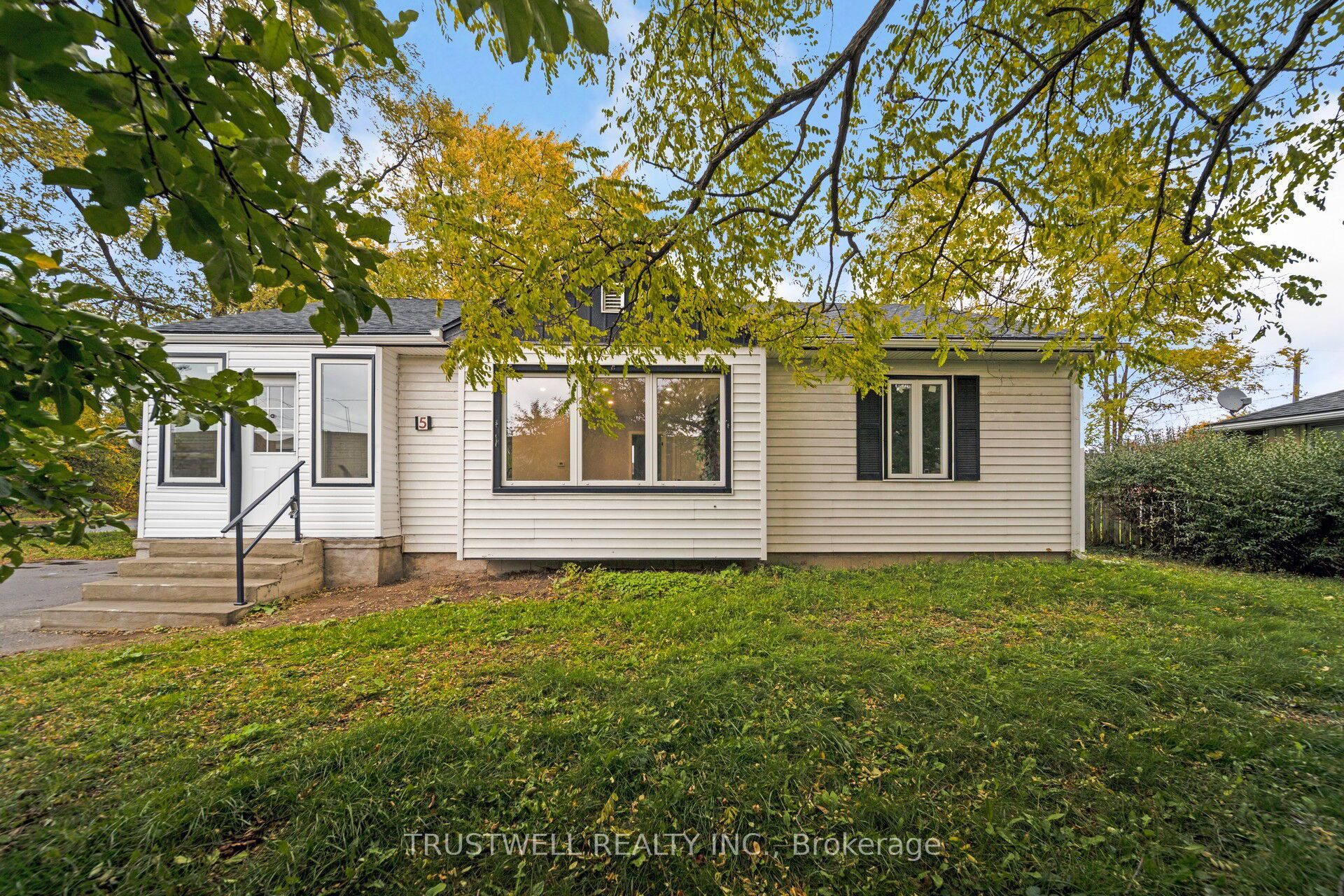5 Meadowvale Drive Property Photo 1