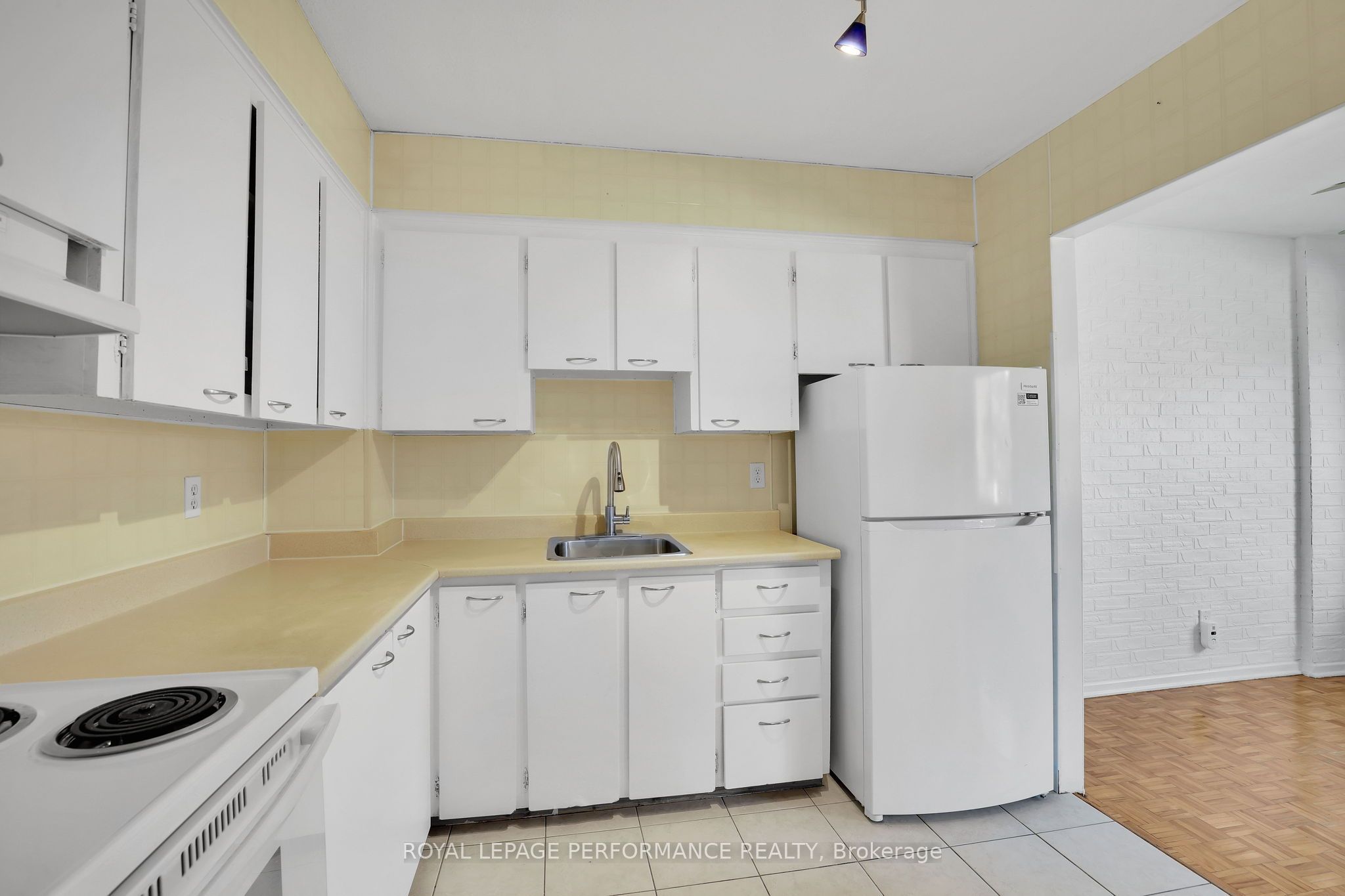 2044 Arrowsmith Drive 208c Property Photo 15