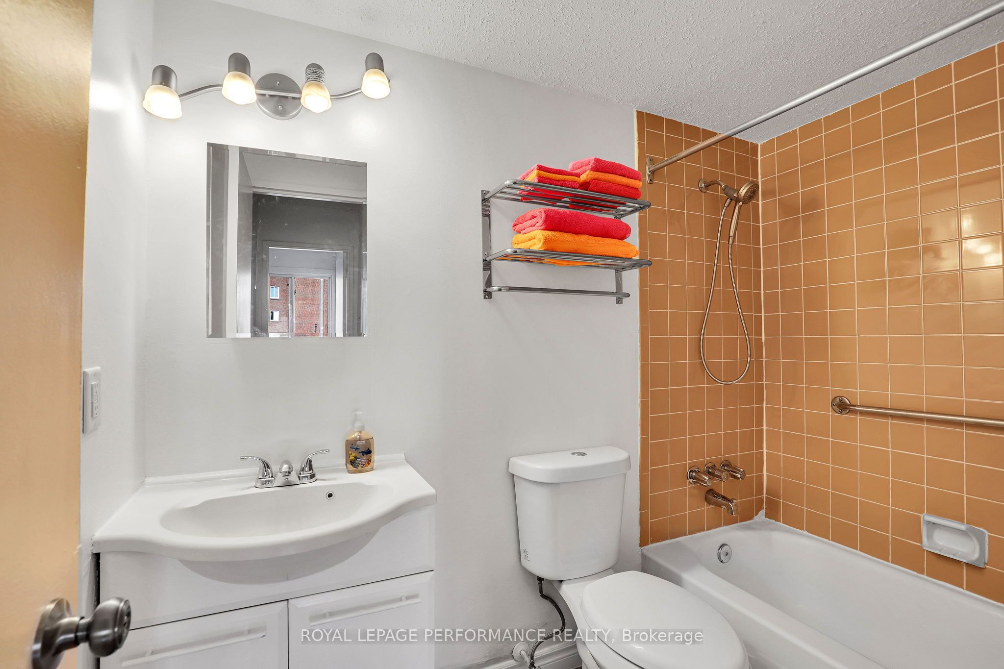 2044 Arrowsmith Drive 208c Property Photo 21