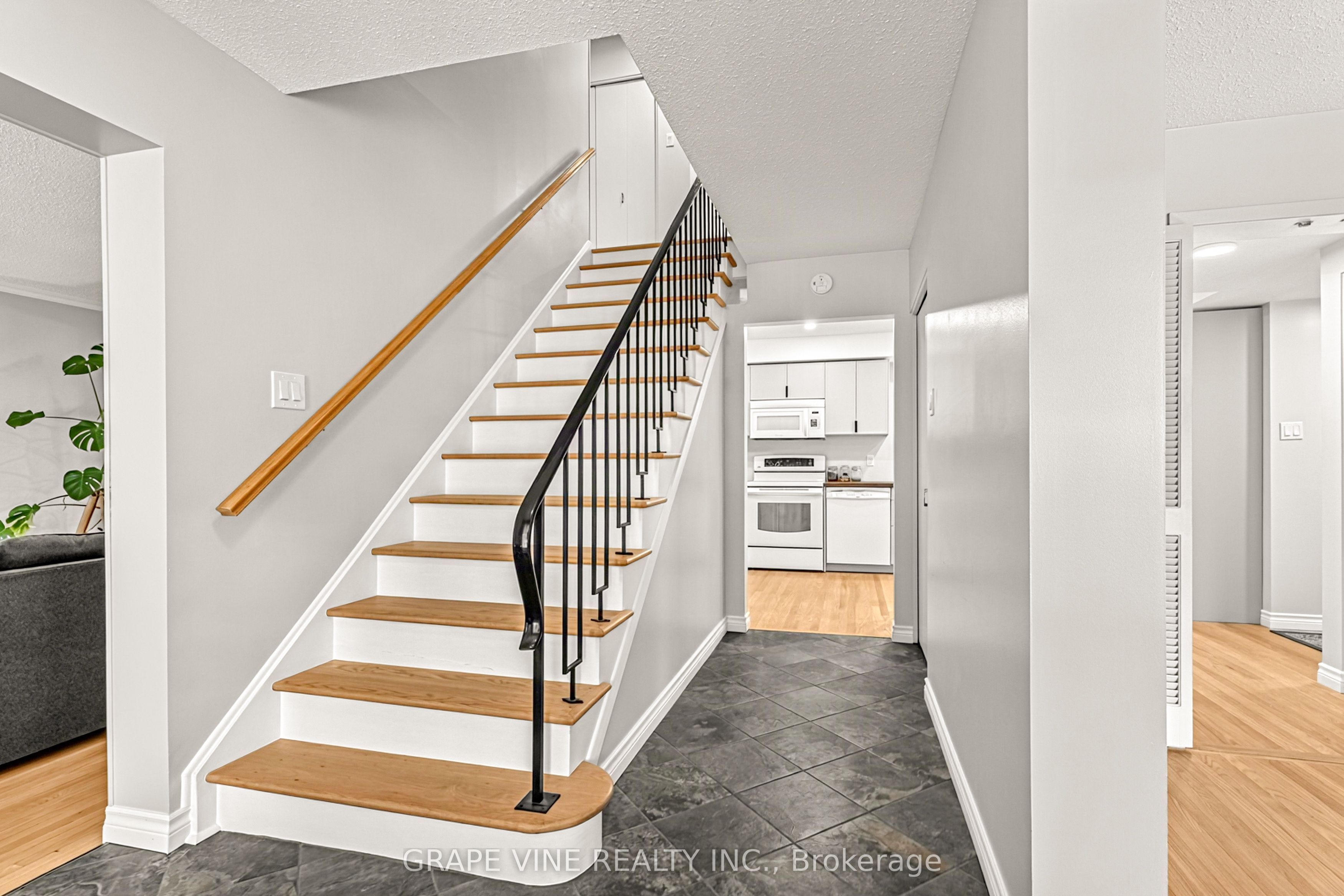 1323 Fernwood Drive Property Photo 8