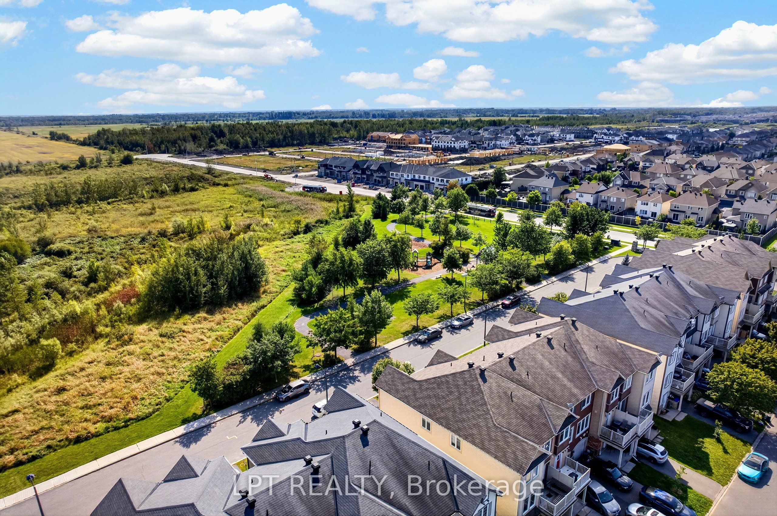 166 Sunshine Crescent Property Photo 4