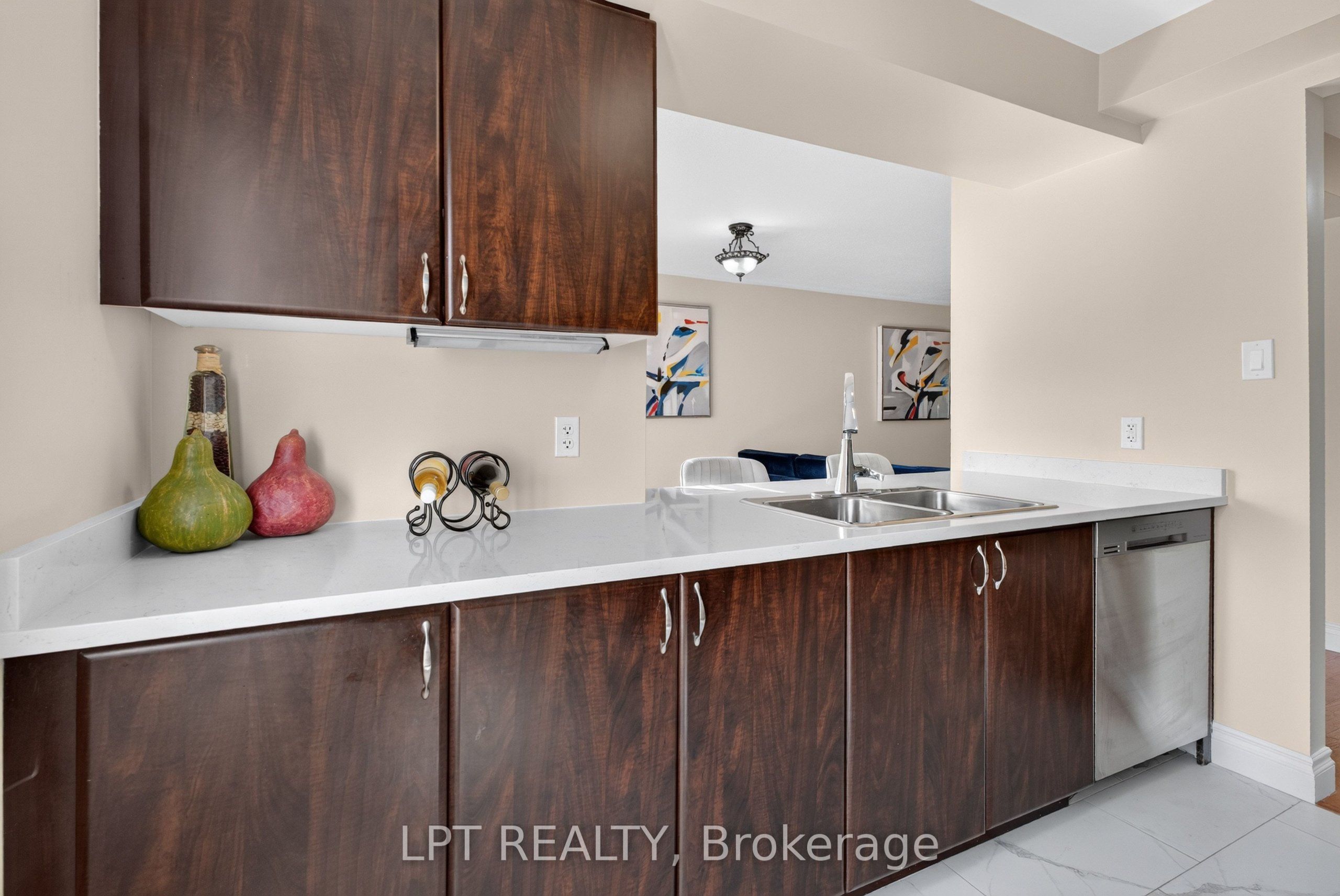 166 Sunshine Crescent Property Photo 13
