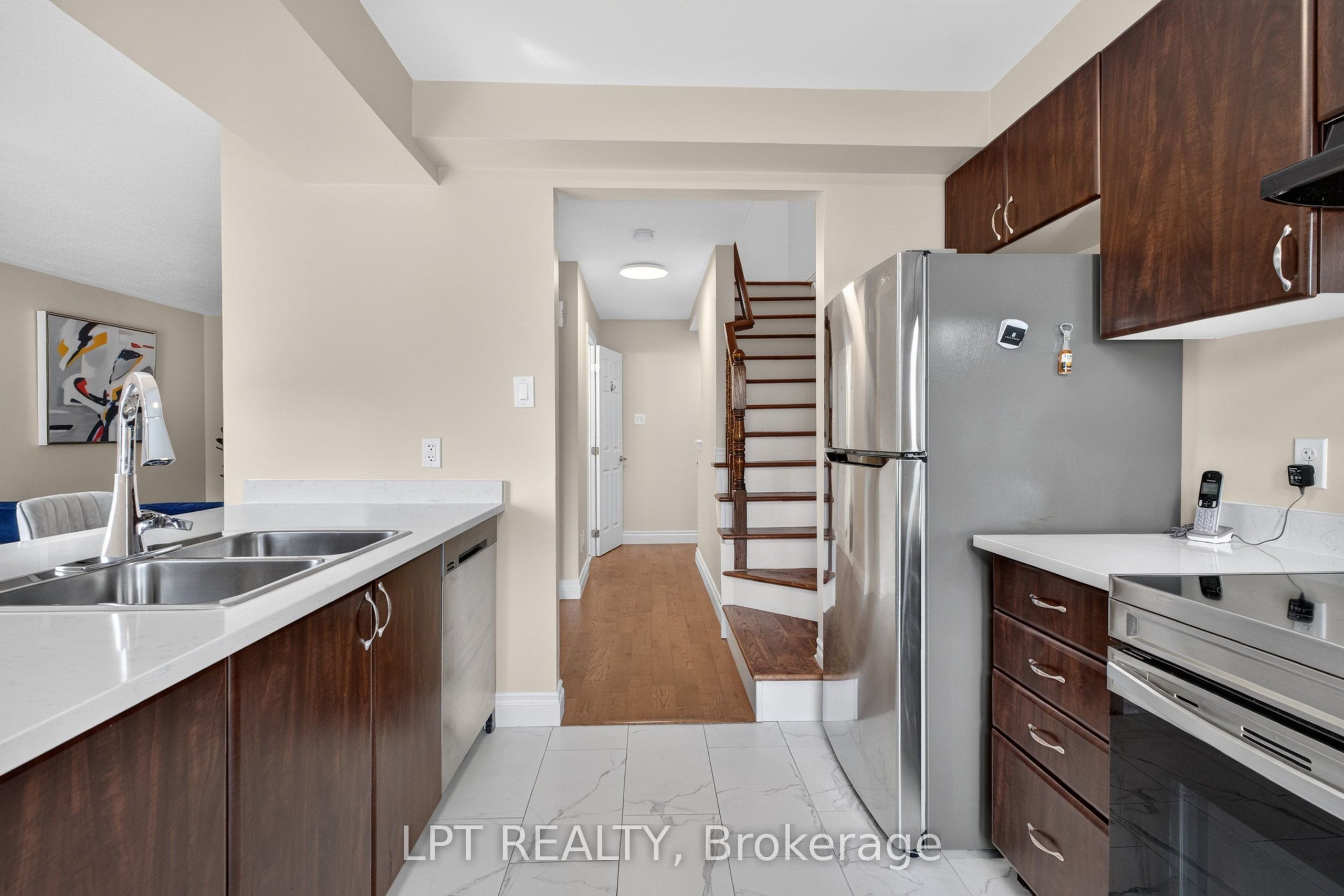166 Sunshine Crescent Property Photo 14