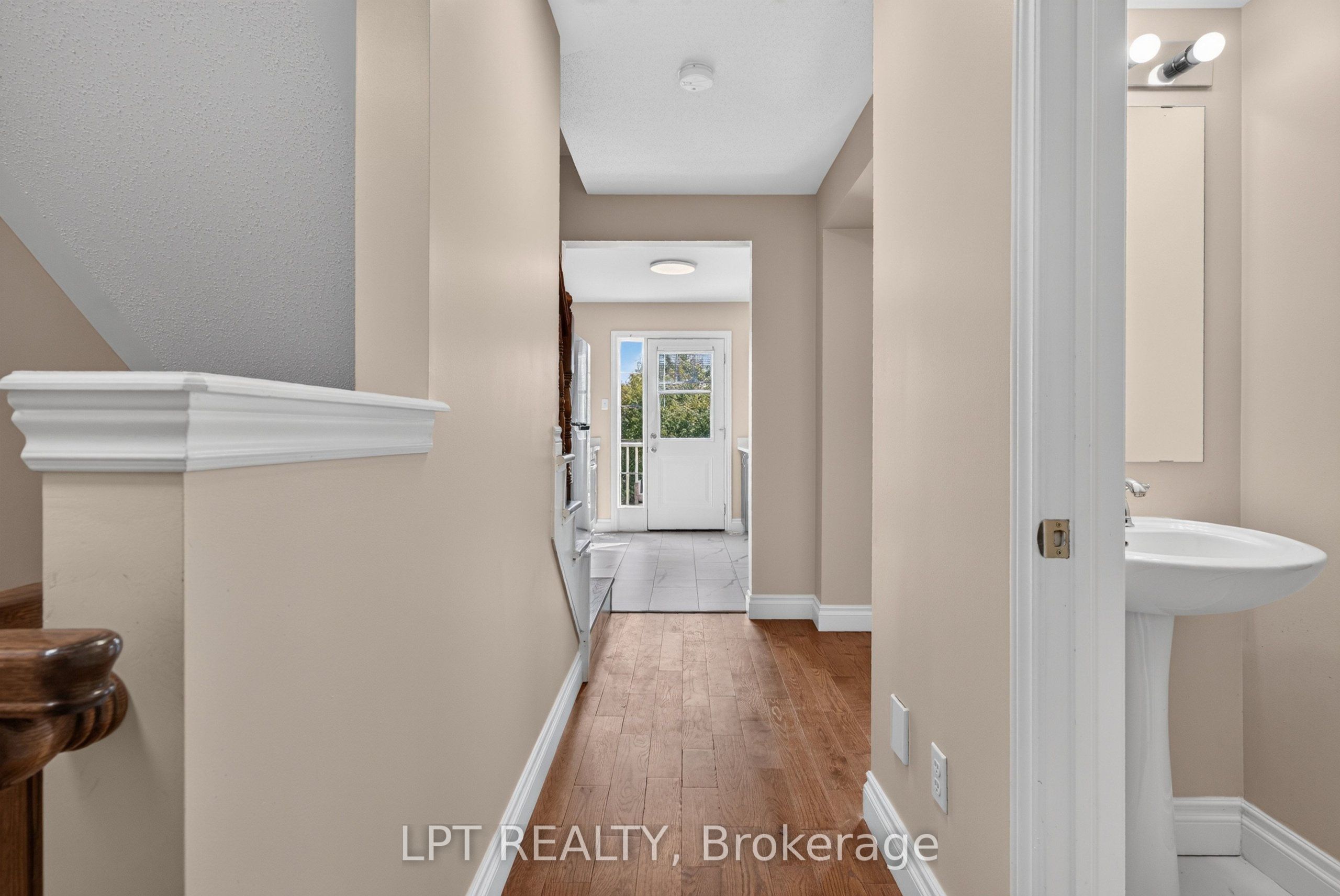 166 Sunshine Crescent Property Photo 17