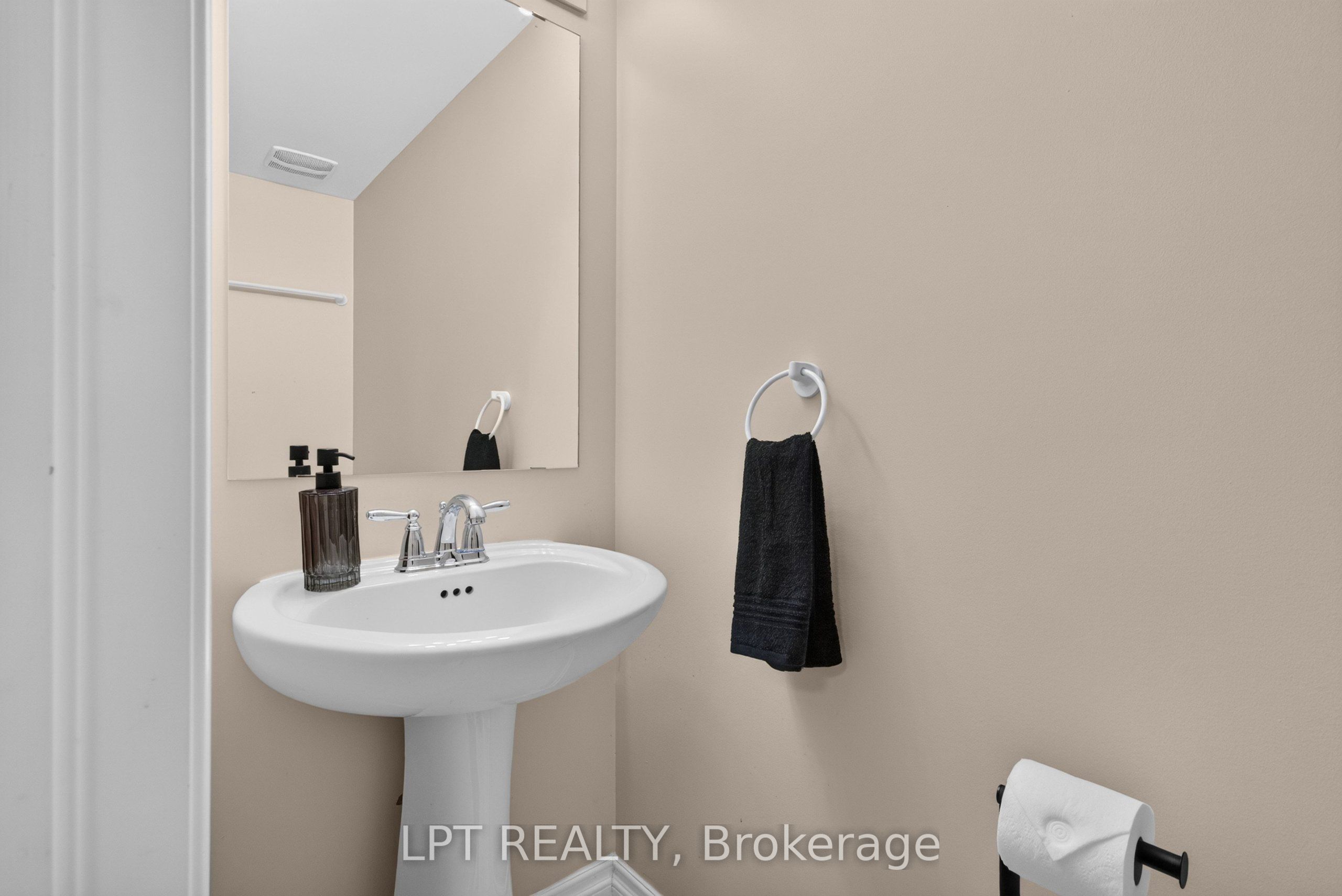 166 Sunshine Crescent Property Photo 18