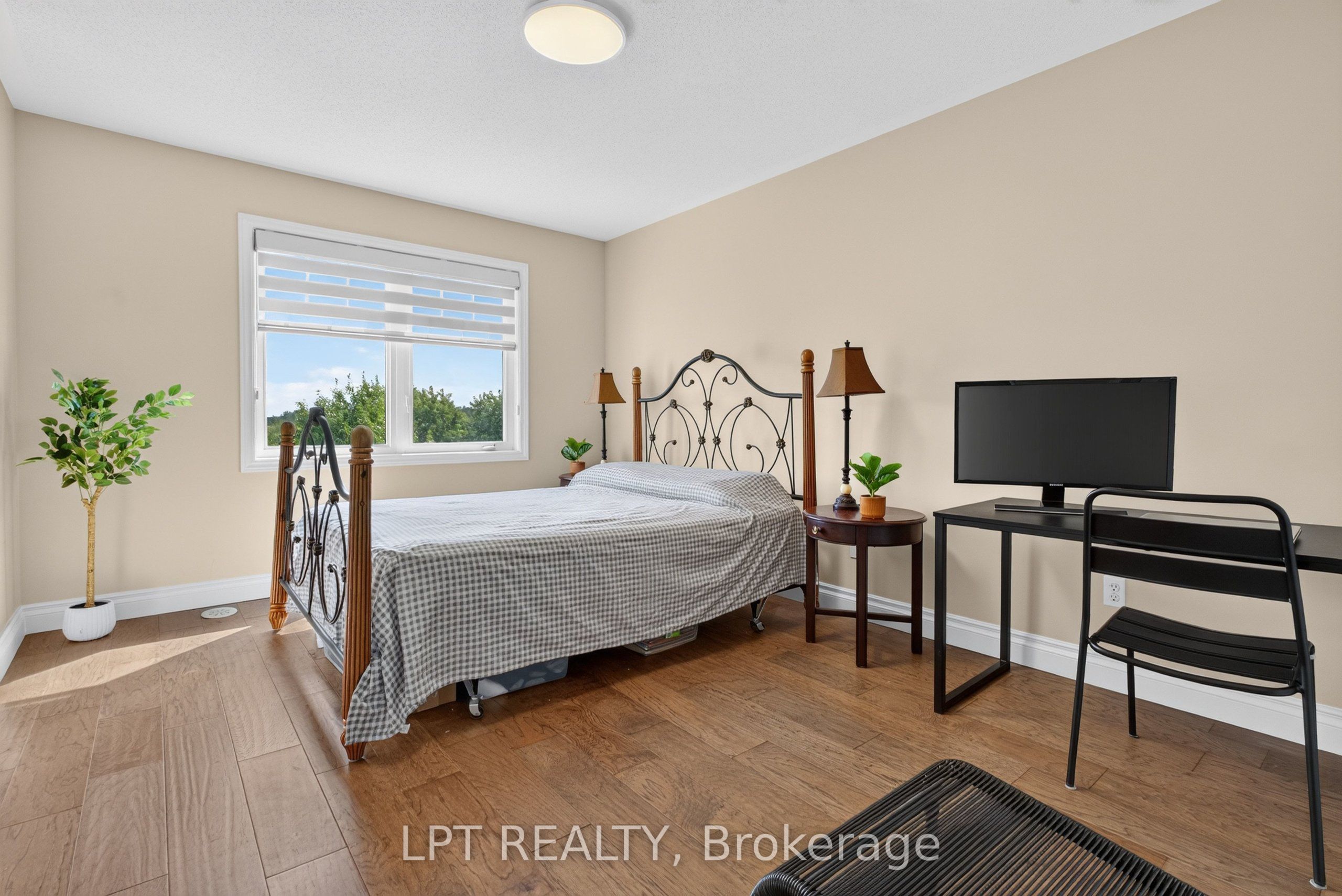 166 Sunshine Crescent Property Photo 21