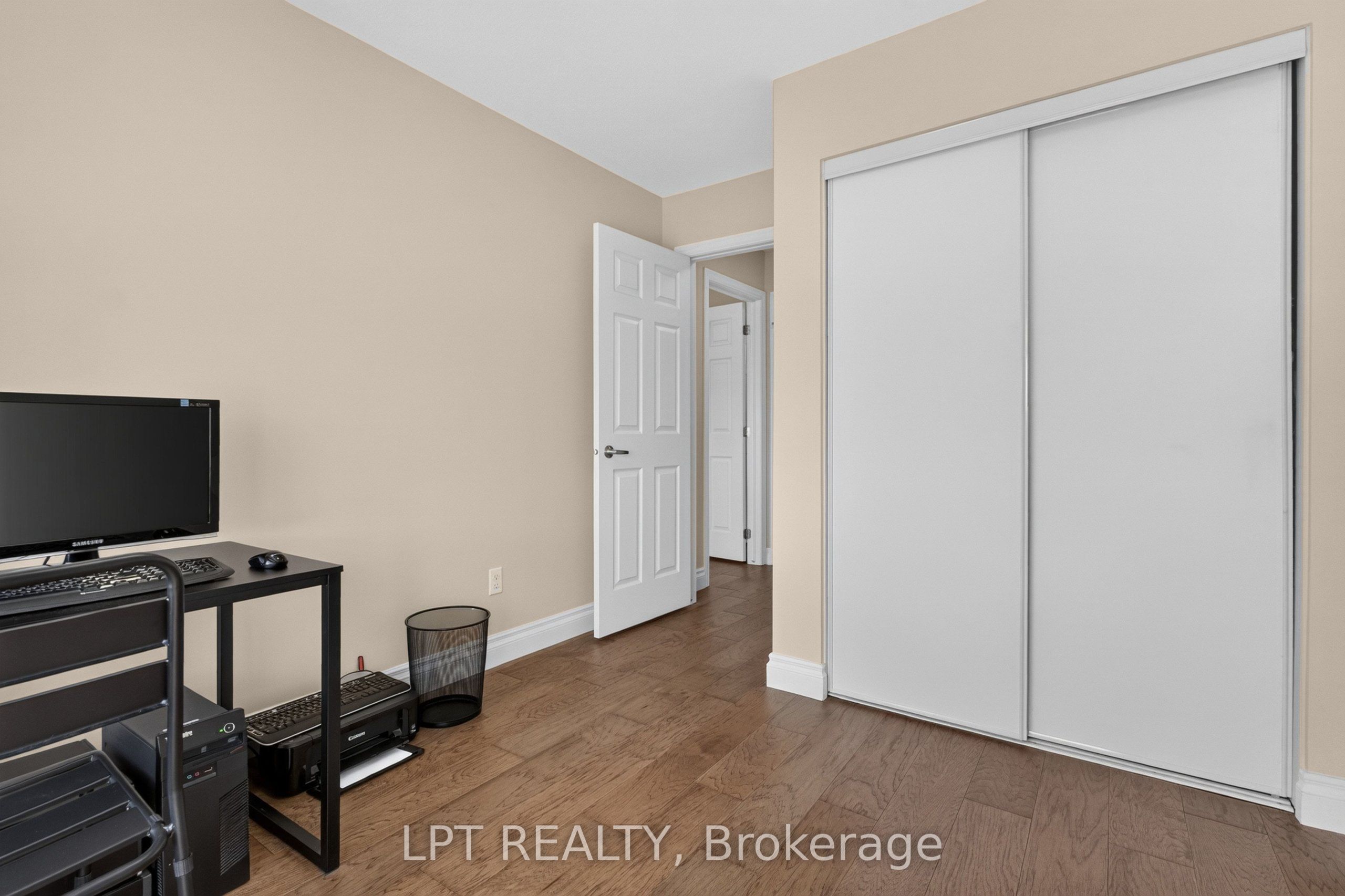 166 Sunshine Crescent Property Photo 25