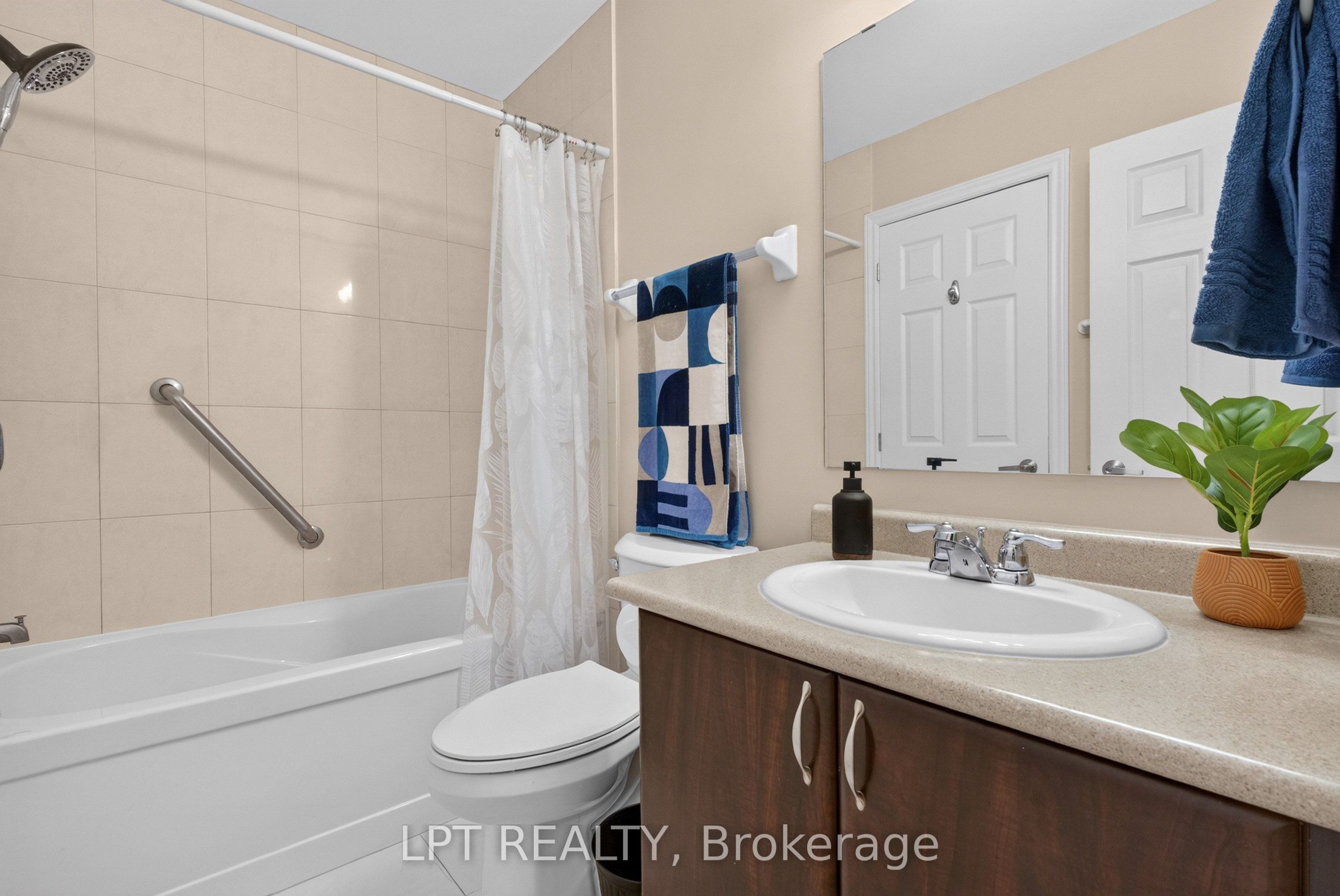 166 Sunshine Crescent Property Photo 27