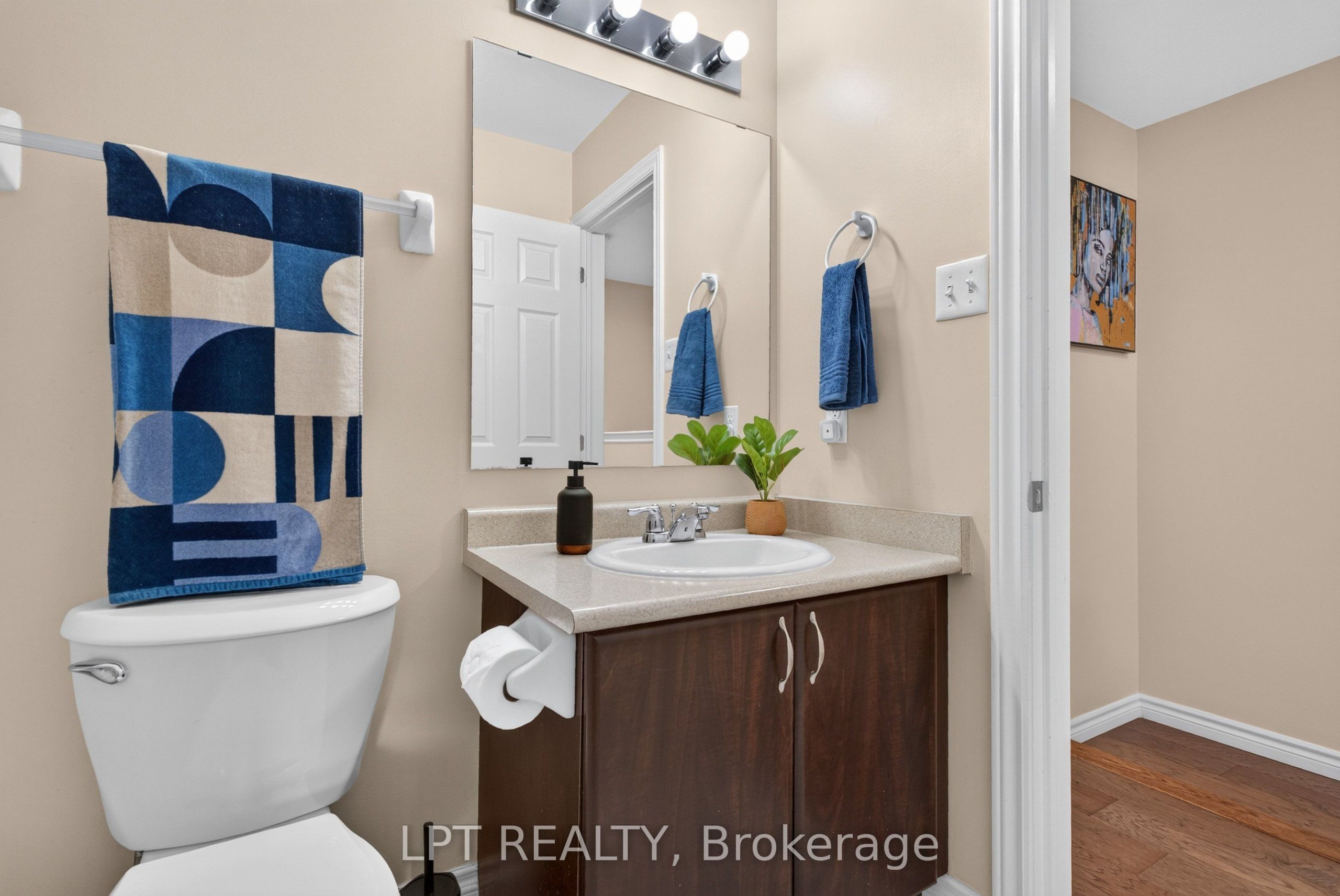 166 Sunshine Crescent Property Photo 28