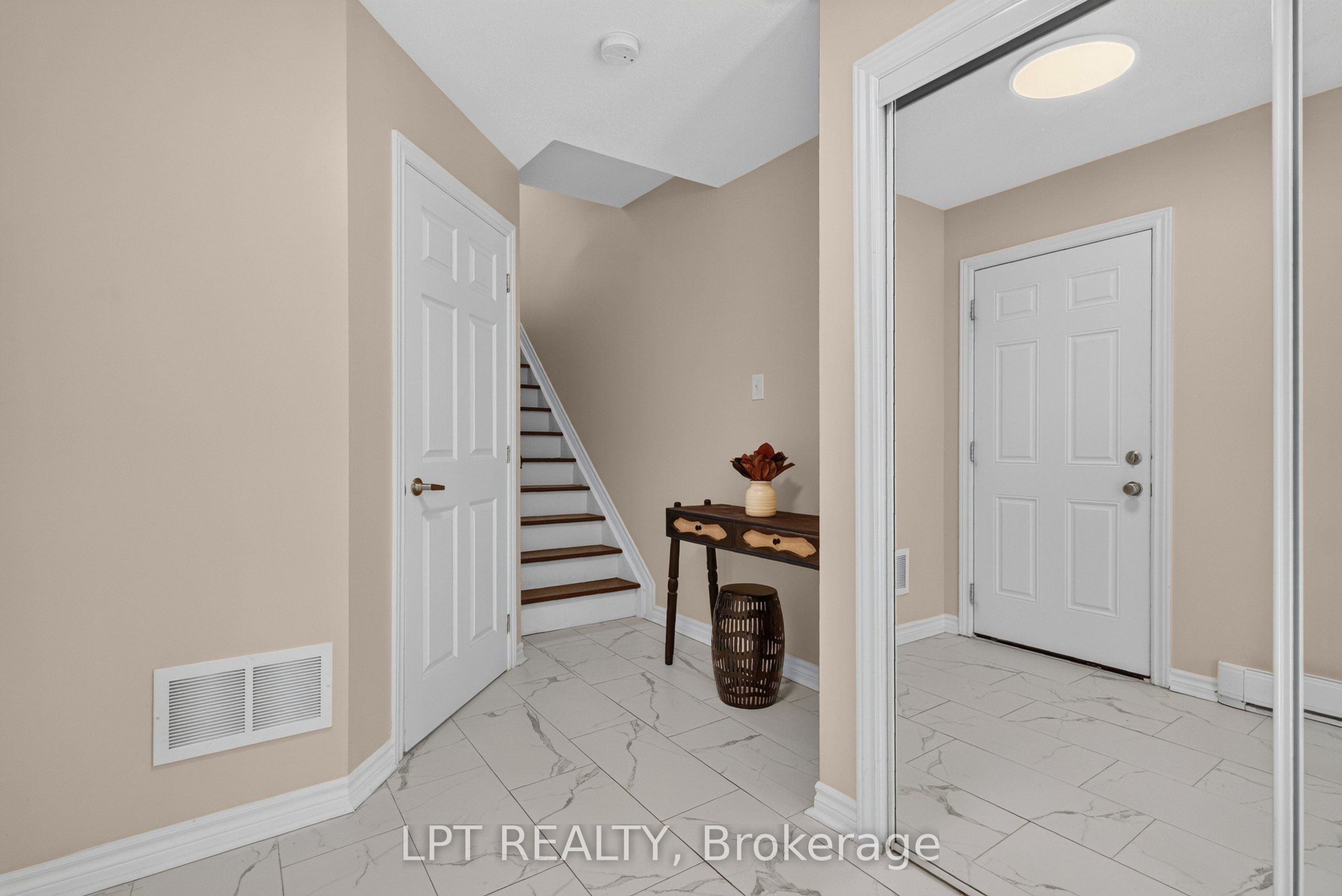 166 Sunshine Crescent Property Photo 32