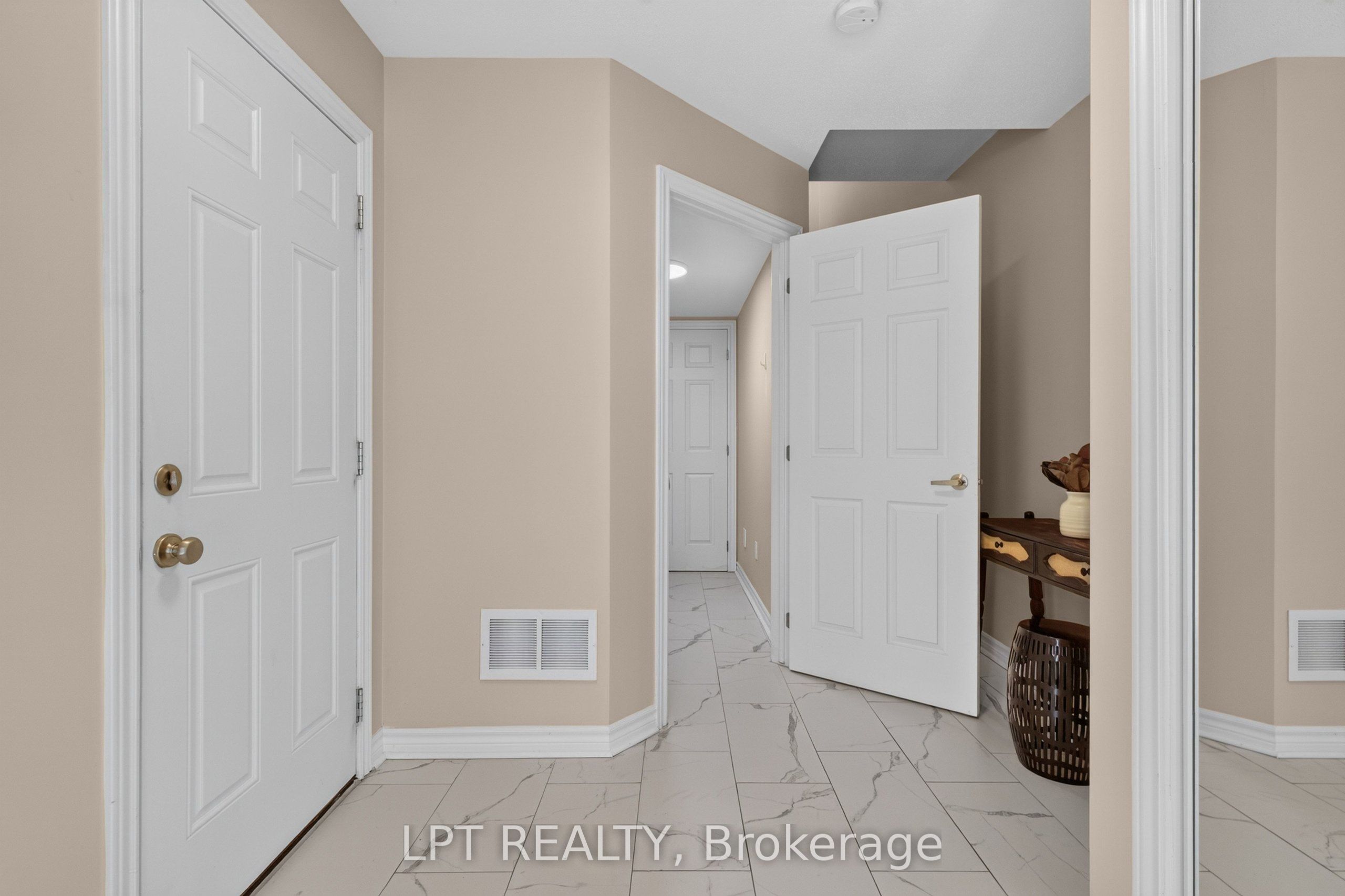 166 Sunshine Crescent Property Photo 34