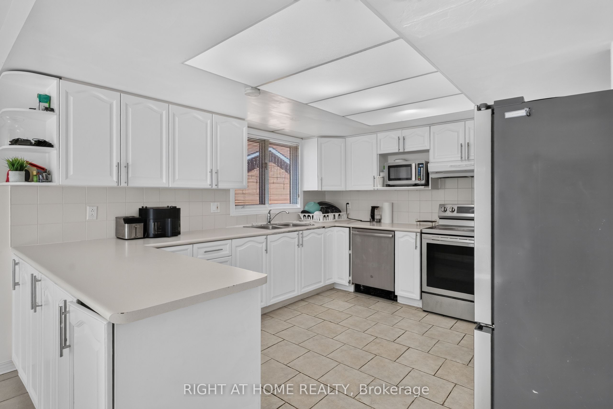 12 Baslaw Drive Property Photo 13