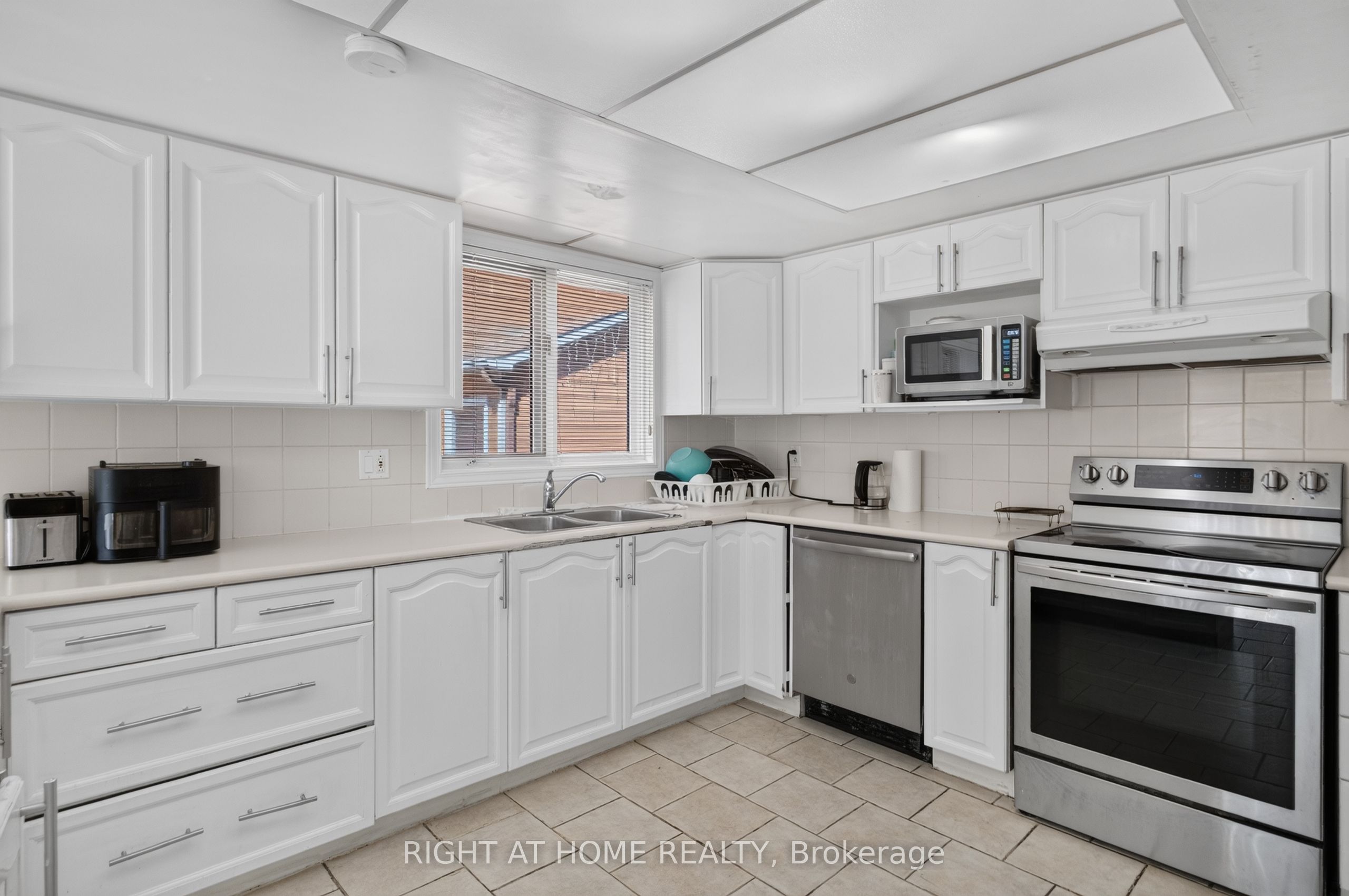 12 Baslaw Drive Property Photo 14