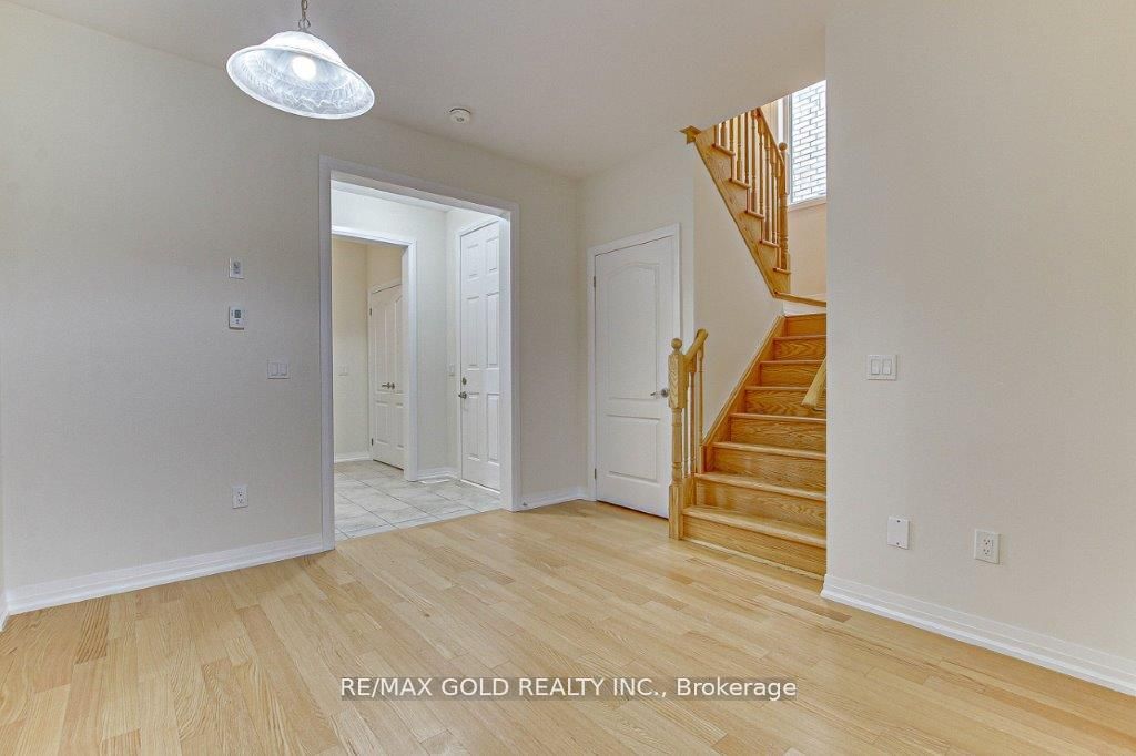120 Huntingford Trail Property Photo 3