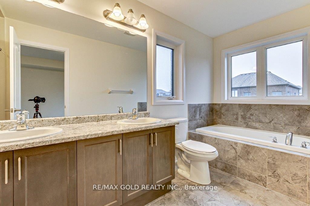 120 Huntingford Trail Property Photo 12