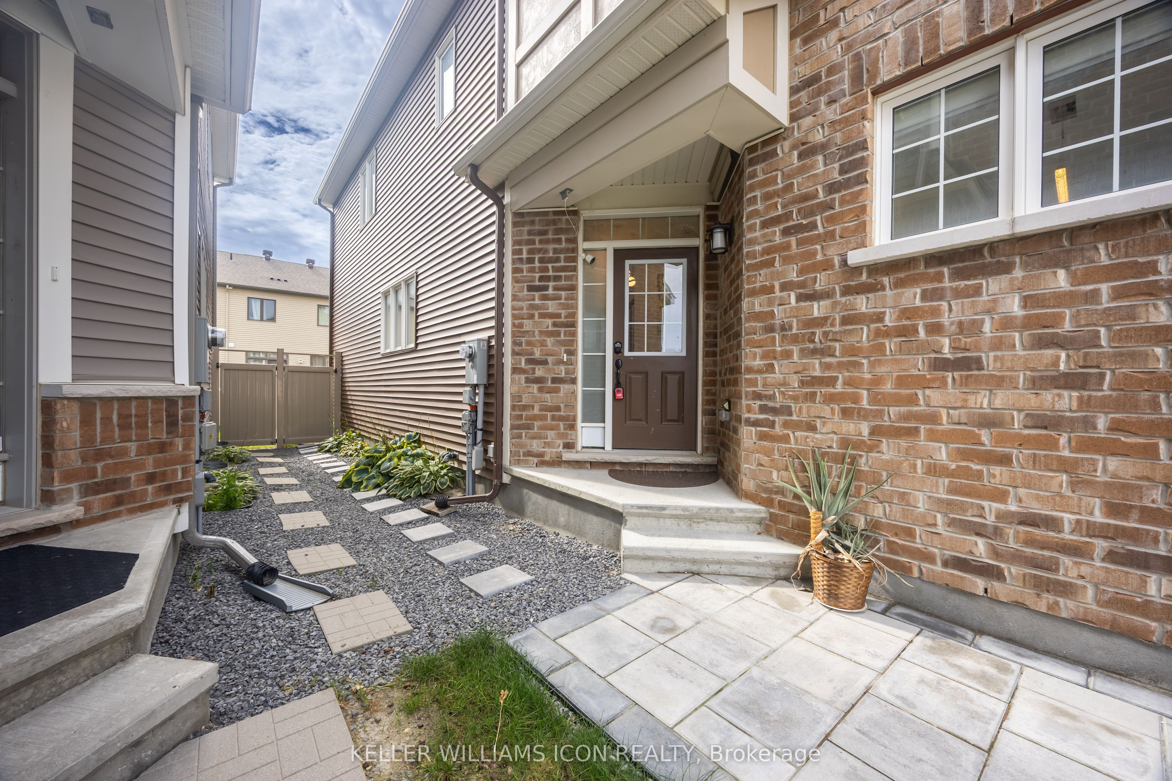 504 Alcor Terrace Property Photo 4