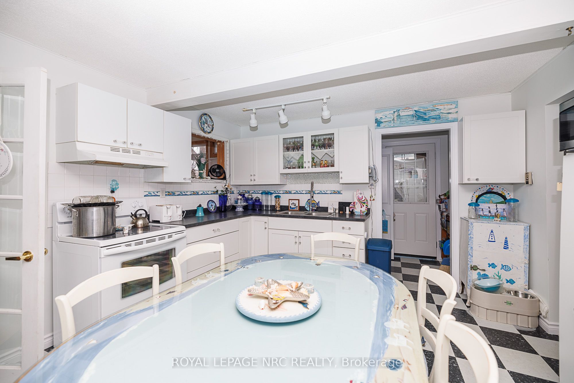 3840 Terrace Lane Property Photo 13