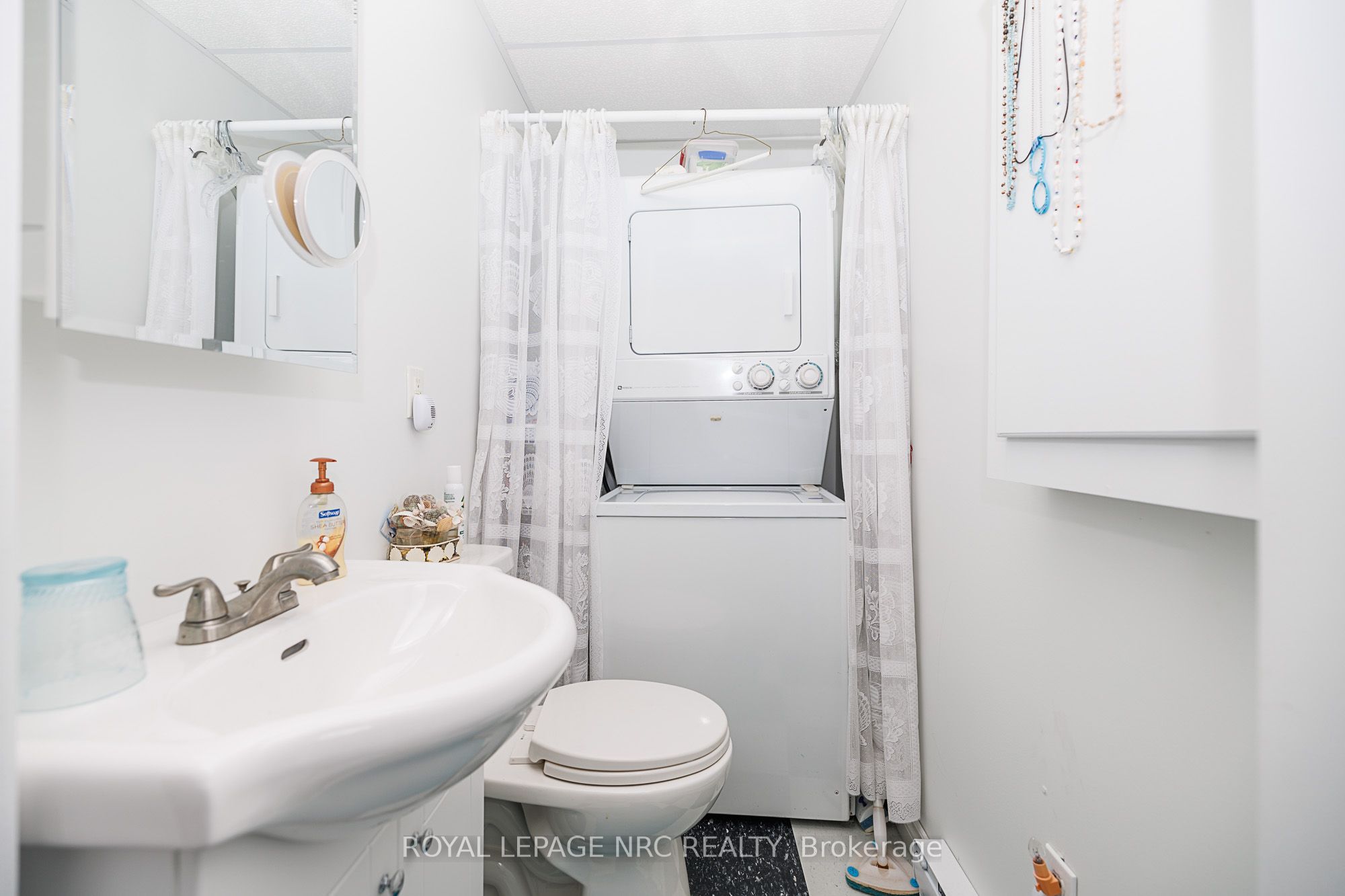 3840 Terrace Lane Property Photo 14