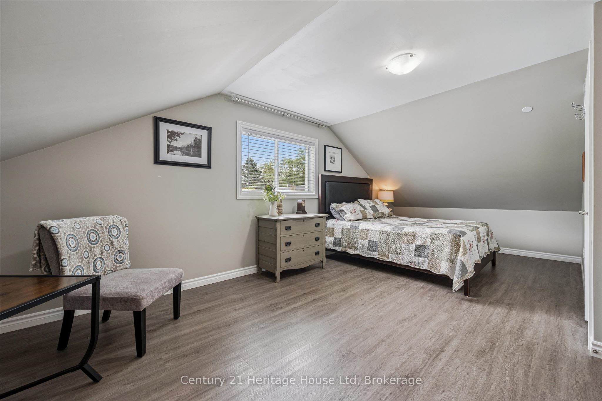 584077 Beachville Road Property Photo 32