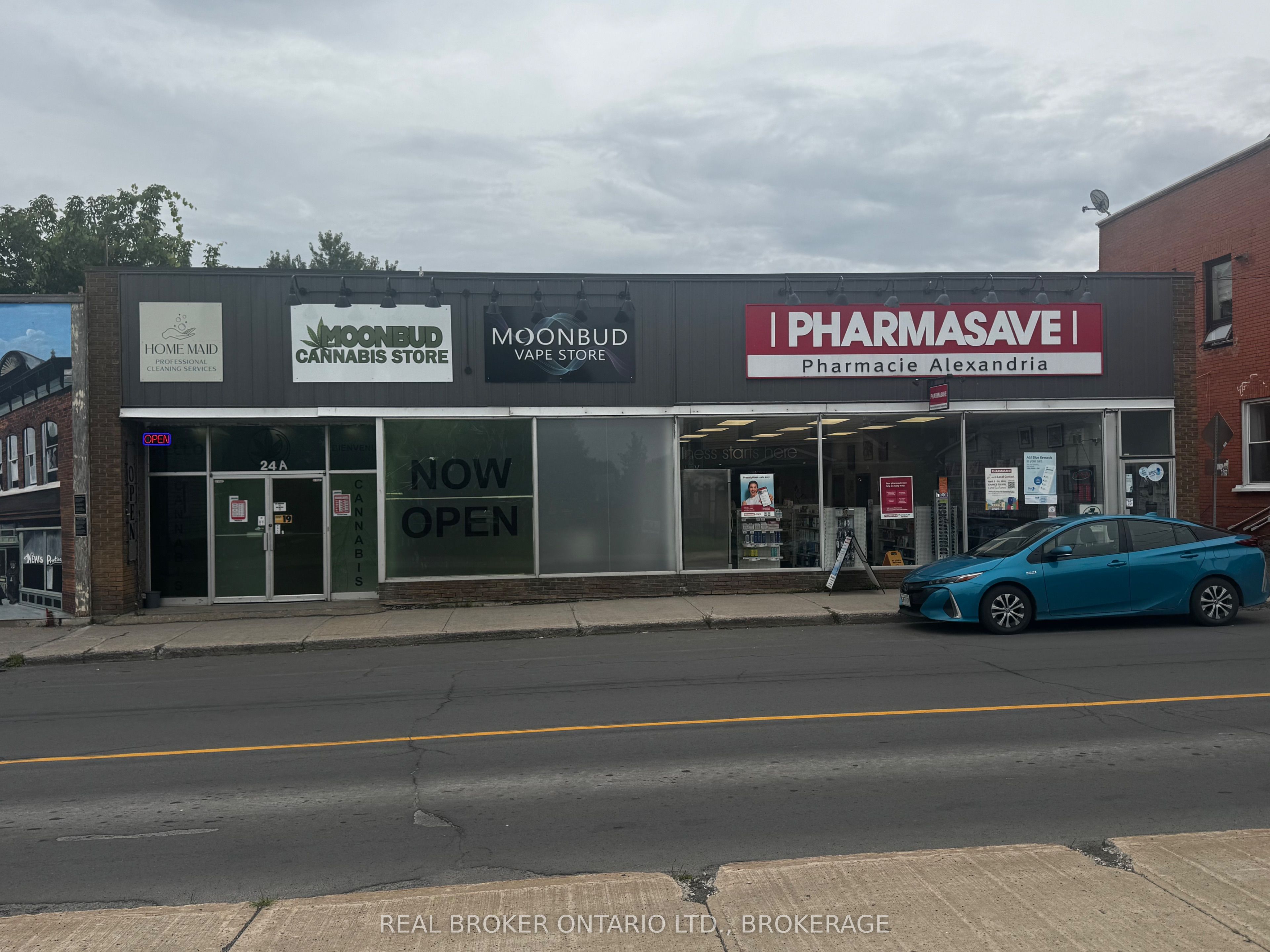 24 Main Street N Property Photo 1