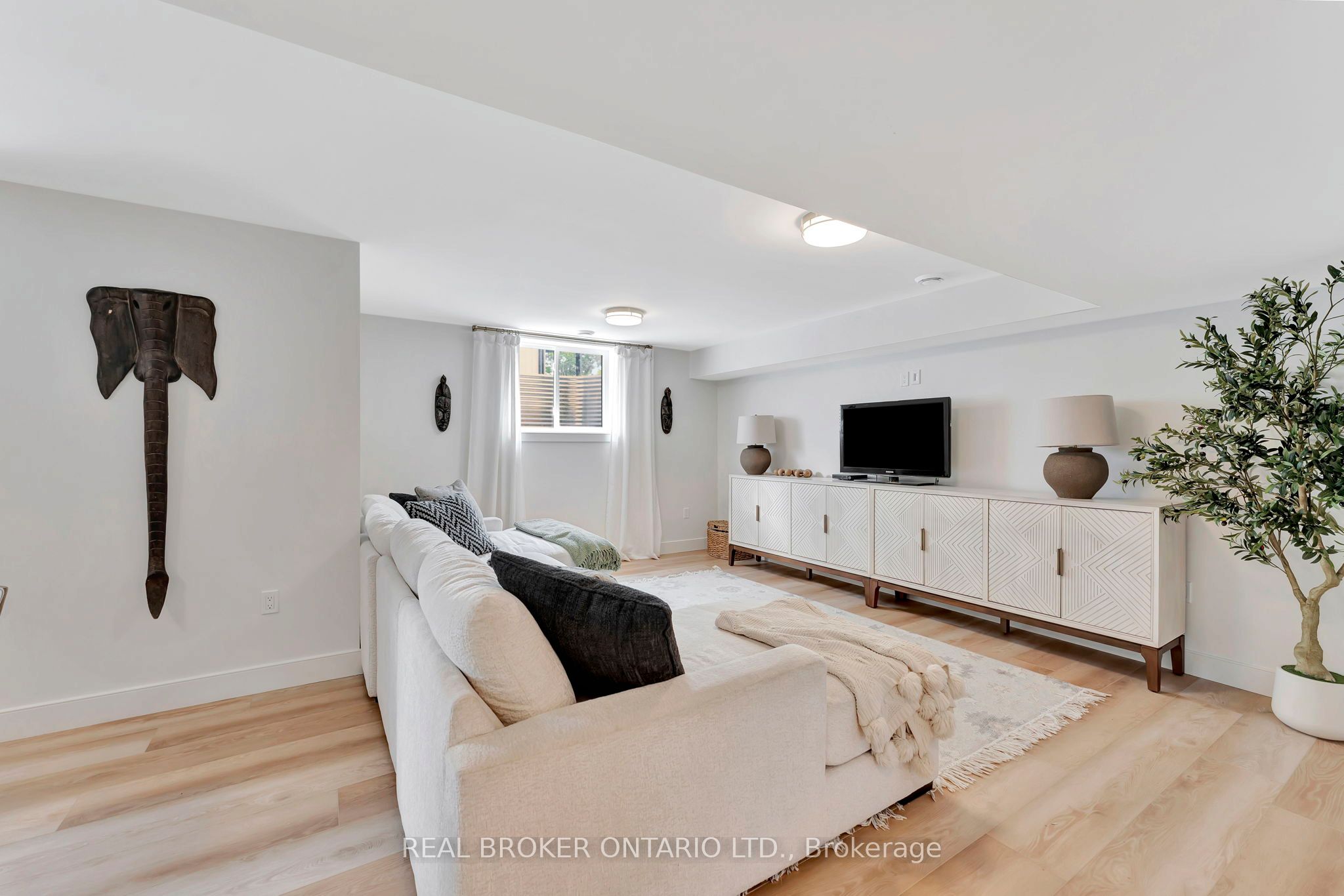 10 Macneil Court Property Photo 28